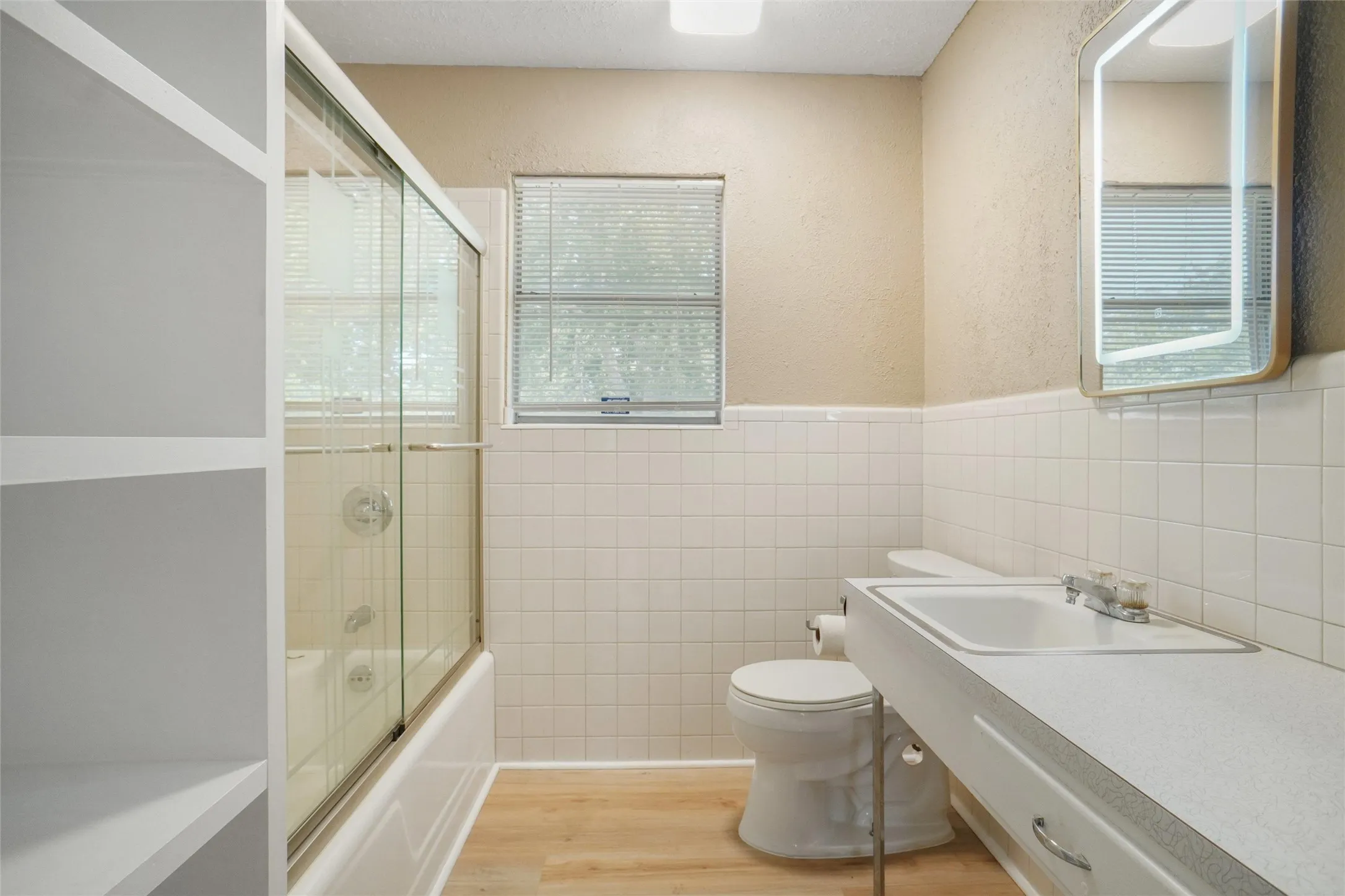 Single Family Residence For Rent in Tarrant County , 4801 Bellcrest Court, Fort Worth, Texas 76135, 2 Bedroom, 1 Bathroom, 1 Garage spaces, 988 Sqft, built in 1963, mls#21331510, Real Estate Agent in Fort Worth, Homes For Rent in Tarrant county, Homes For Rent in Fort Worth, Realtor in Fort Worth Texas, Real Estate Brokerage Independent Realty Texas, Luminita Cordes Realtor