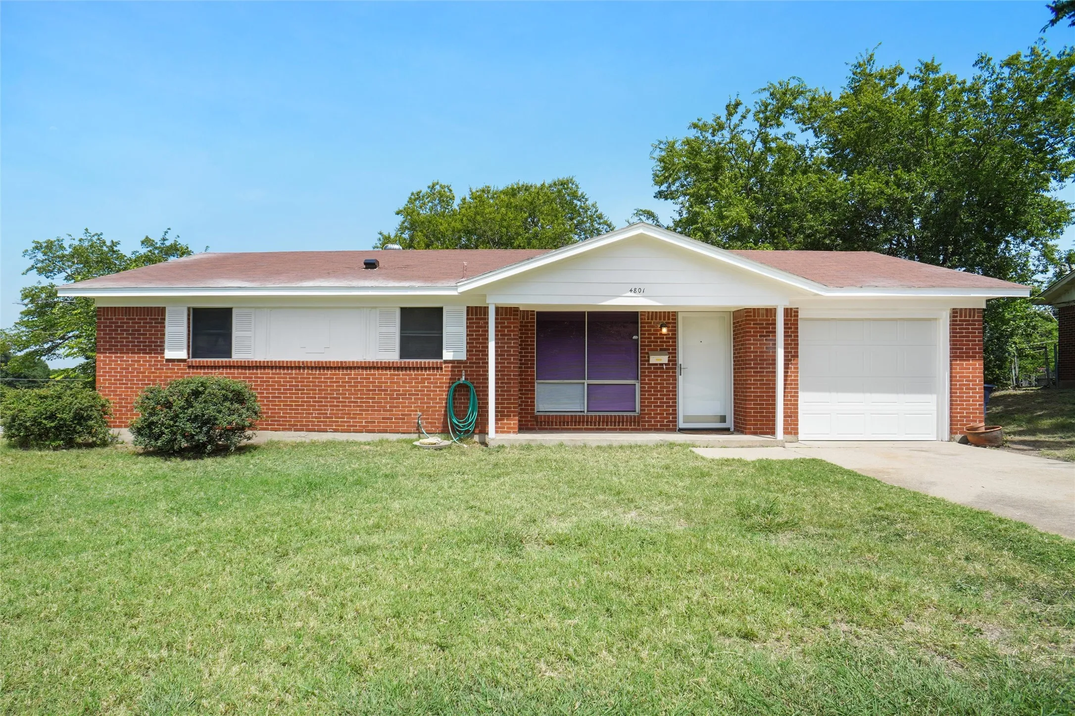 Single Family Residence For Rent in Tarrant County , 4801 Bellcrest Court, Fort Worth, Texas 76135, 2 Bedroom, 1 Bathroom, 1 Garage spaces, 988 Sqft, built in 1963, mls#21331510, Real Estate Agent in Fort Worth, Homes For Rent in Tarrant county, Homes For Rent in Fort Worth, Realtor in Fort Worth Texas, Real Estate Brokerage Independent Realty Texas, Luminita Cordes Realtor