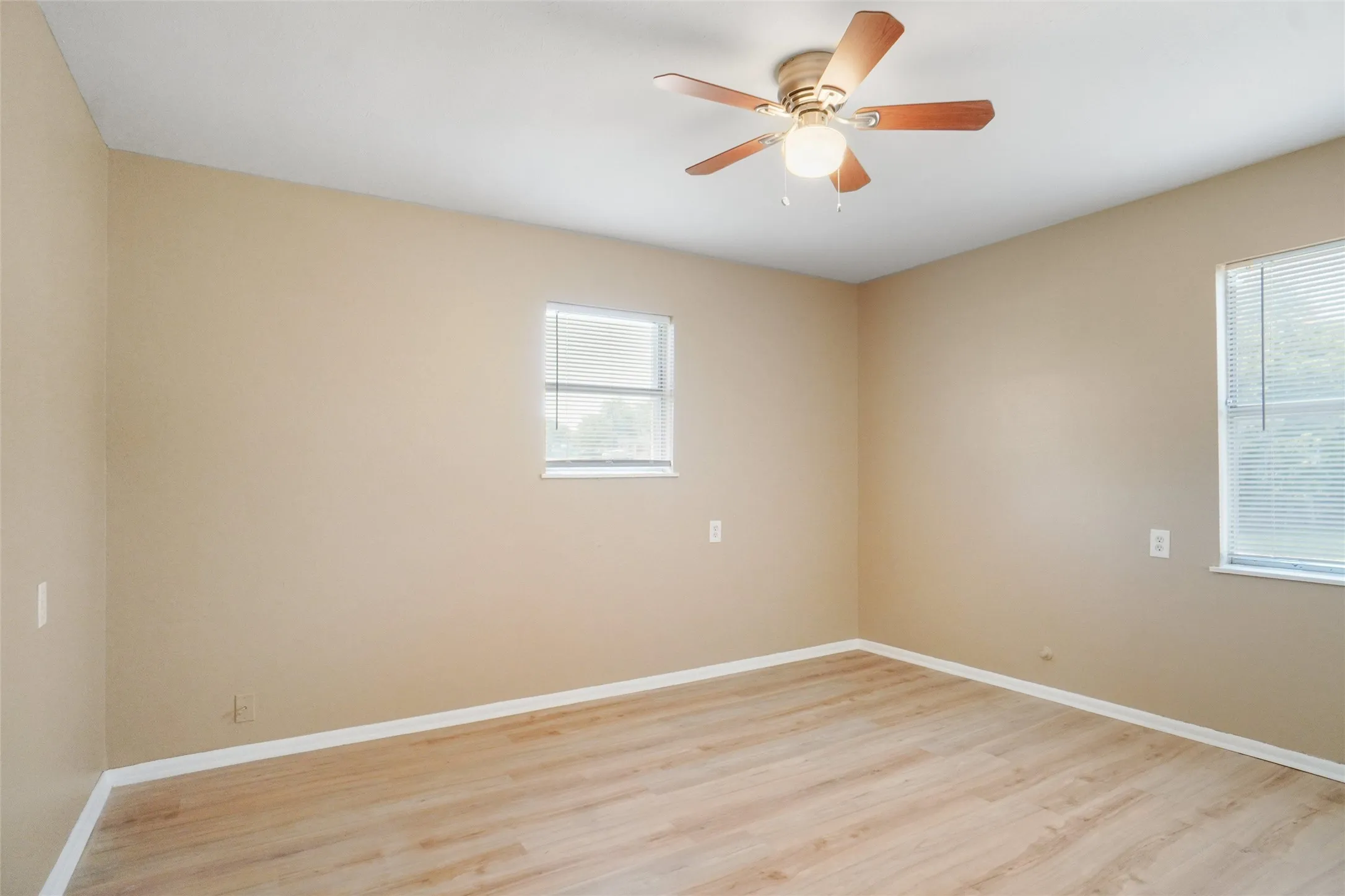 Single Family Residence For Rent in Tarrant County , 4801 Bellcrest Court, Fort Worth, Texas 76135, 2 Bedroom, 1 Bathroom, 1 Garage spaces, 988 Sqft, built in 1963, mls#21331510, Real Estate Agent in Fort Worth, Homes For Rent in Tarrant county, Homes For Rent in Fort Worth, Realtor in Fort Worth Texas, Real Estate Brokerage Independent Realty Texas, Luminita Cordes Realtor