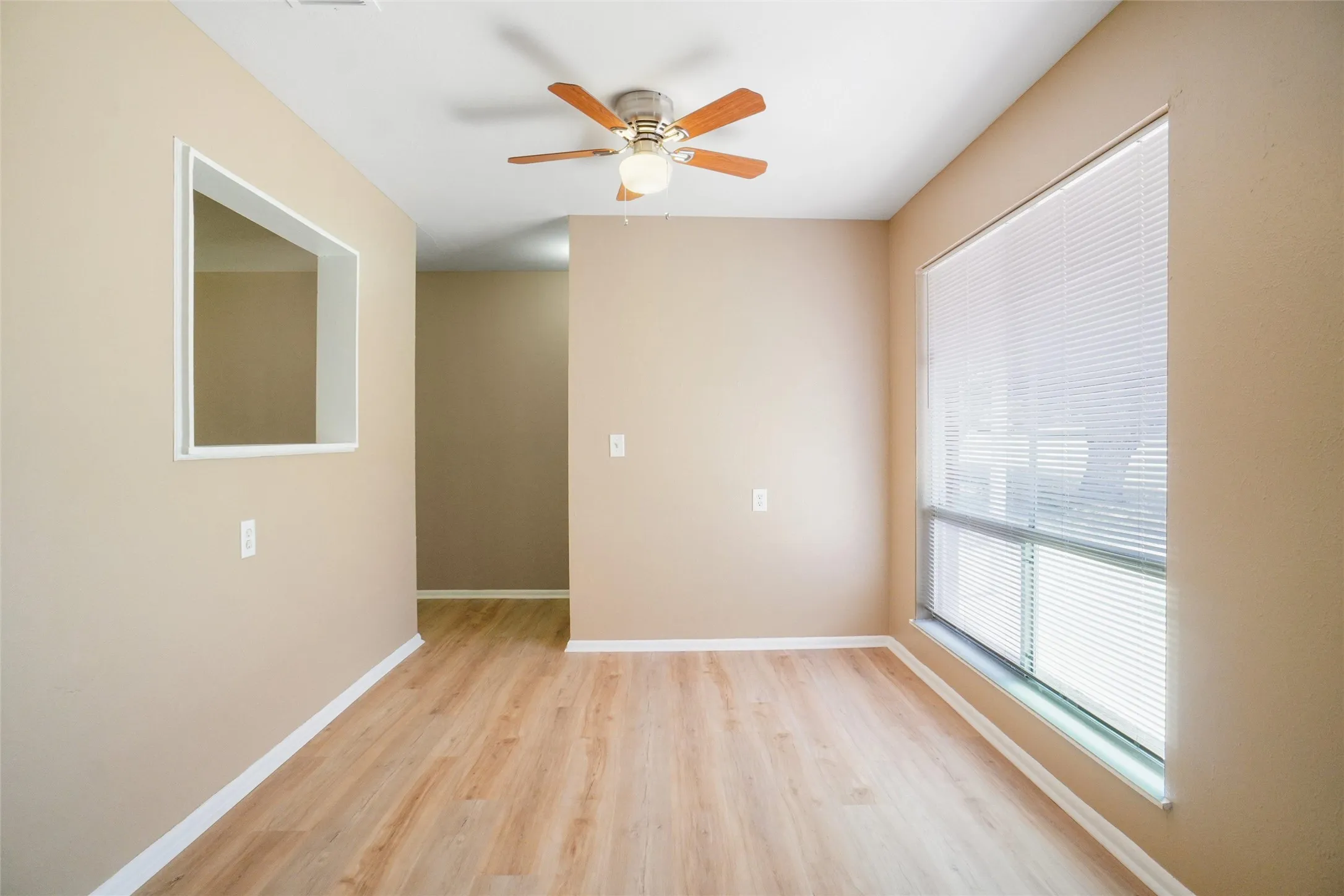 Single Family Residence For Rent in Tarrant County , 4801 Bellcrest Court, Fort Worth, Texas 76135, 2 Bedroom, 1 Bathroom, 1 Garage spaces, 988 Sqft, built in 1963, mls#21331510, Real Estate Agent in Fort Worth, Homes For Rent in Tarrant county, Homes For Rent in Fort Worth, Realtor in Fort Worth Texas, Real Estate Brokerage Independent Realty Texas, Luminita Cordes Realtor