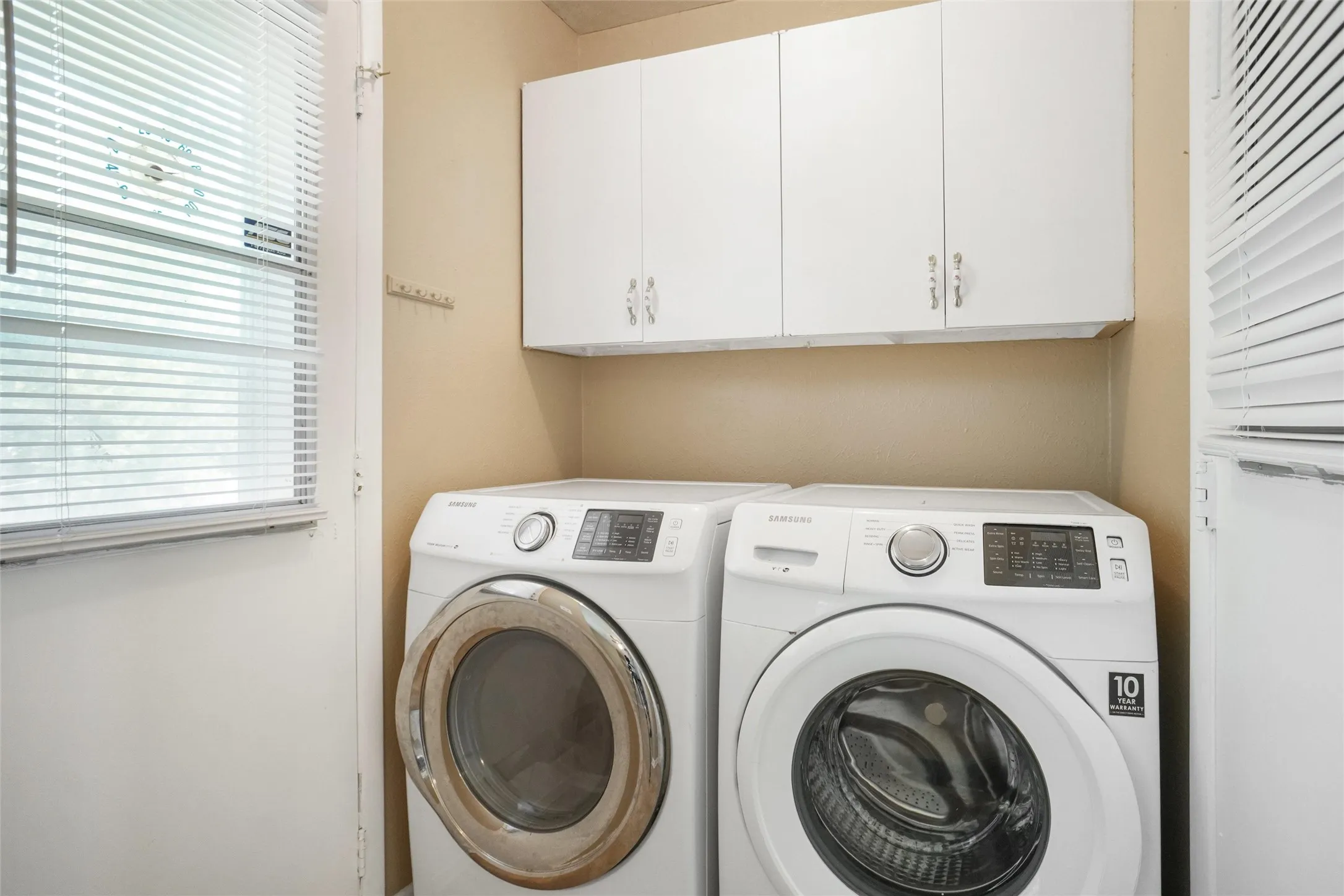 Single Family Residence For Rent in Tarrant County , 4801 Bellcrest Court, Fort Worth, Texas 76135, 2 Bedroom, 1 Bathroom, 1 Garage spaces, 988 Sqft, built in 1963, mls#21331510, Real Estate Agent in Fort Worth, Homes For Rent in Tarrant county, Homes For Rent in Fort Worth, Realtor in Fort Worth Texas, Real Estate Brokerage Independent Realty Texas, Luminita Cordes Realtor