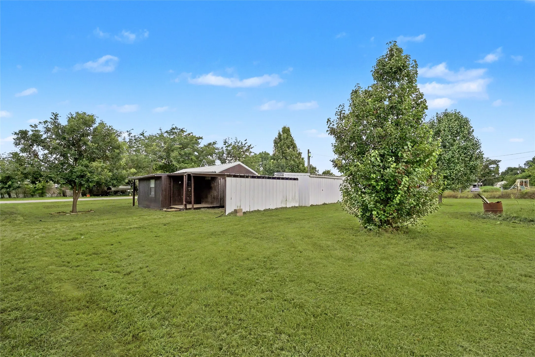 Single Family Residence For Sale in Parker County , 1304 Terry Drive, Willow Park, Texas 76008, 1 Bedroom, 1 Bathroom, Garage spaces, 540 Sqft, built in 2014, mls#21331521, Real Estate Agent in Willow Park, Homes For Sale in Parker county, Homes For Sale in Willow Park, Realtor in Willow Park Texas, Real Estate Brokerage Independent Realty Texas, Luminita Cordes Realtor