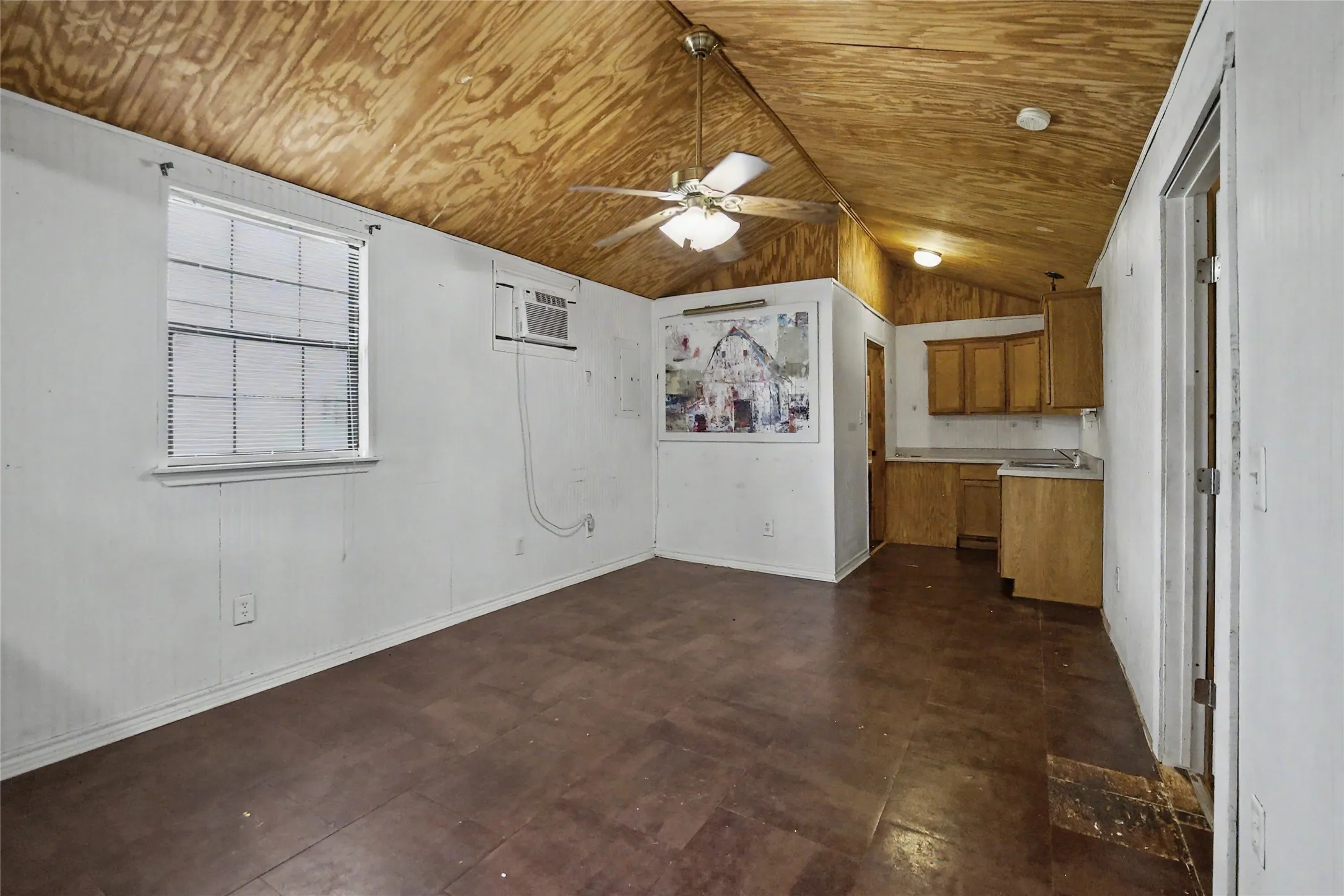 Single Family Residence For Sale in Parker County , 1304 Terry Drive, Willow Park, Texas 76008, 1 Bedroom, 1 Bathroom, Garage spaces, 540 Sqft, built in 2014, mls#21331521, Real Estate Agent in Willow Park, Homes For Sale in Parker county, Homes For Sale in Willow Park, Realtor in Willow Park Texas, Real Estate Brokerage Independent Realty Texas, Luminita Cordes Realtor