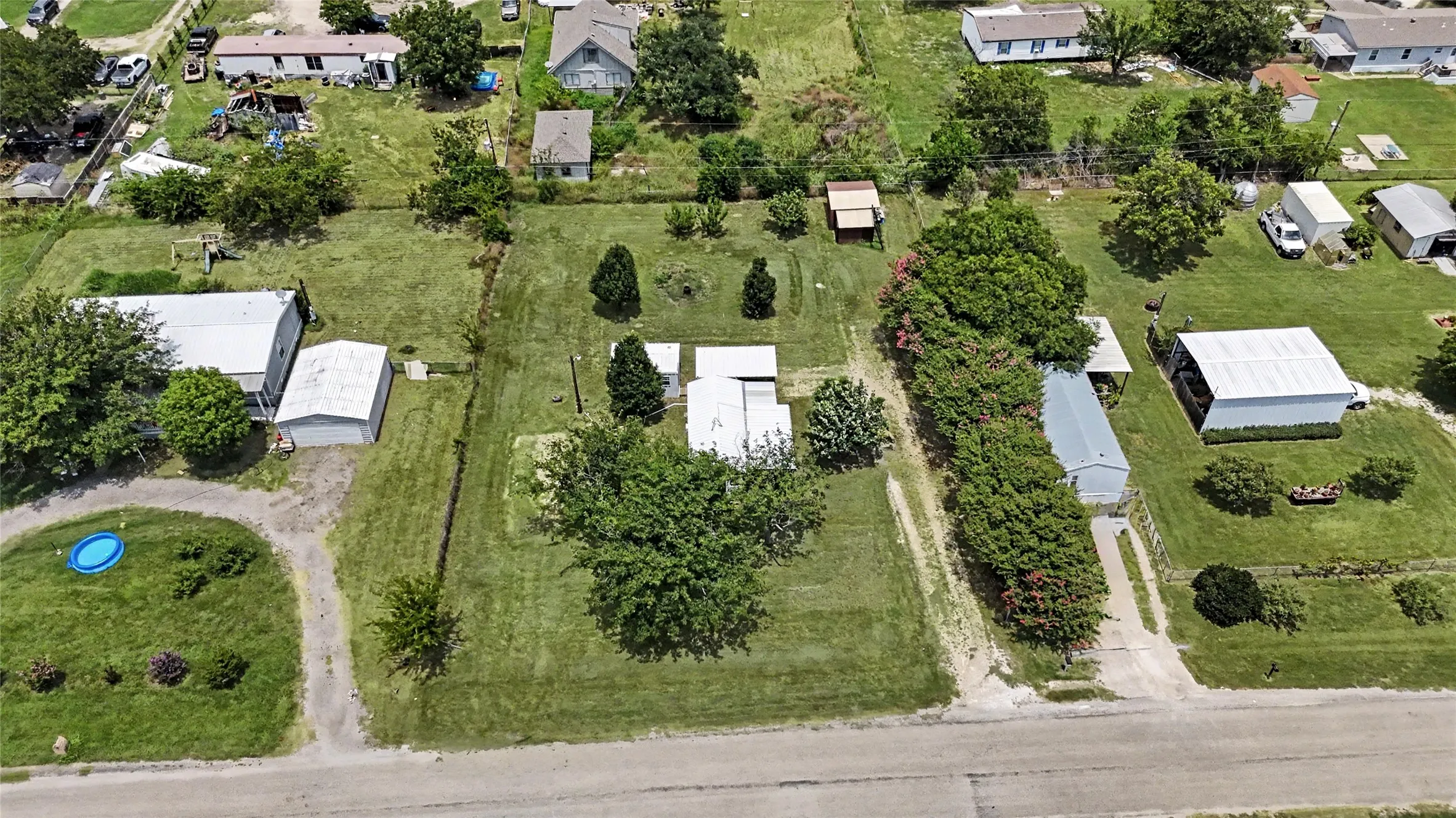 Single Family Residence For Sale in Parker County , 1304 Terry Drive, Willow Park, Texas 76008, 1 Bedroom, 1 Bathroom, Garage spaces, 540 Sqft, built in 2014, mls#21331521, Real Estate Agent in Willow Park, Homes For Sale in Parker county, Homes For Sale in Willow Park, Realtor in Willow Park Texas, Real Estate Brokerage Independent Realty Texas, Luminita Cordes Realtor