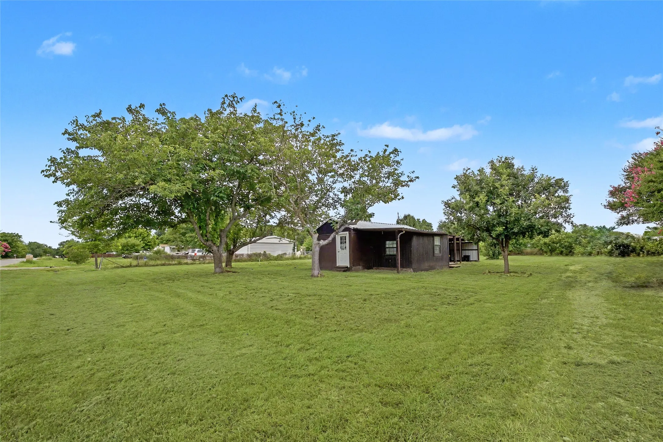 Single Family Residence For Sale in Parker County , 1304 Terry Drive, Willow Park, Texas 76008, 1 Bedroom, 1 Bathroom, Garage spaces, 540 Sqft, built in 2014, mls#21331521, Real Estate Agent in Willow Park, Homes For Sale in Parker county, Homes For Sale in Willow Park, Realtor in Willow Park Texas, Real Estate Brokerage Independent Realty Texas, Luminita Cordes Realtor