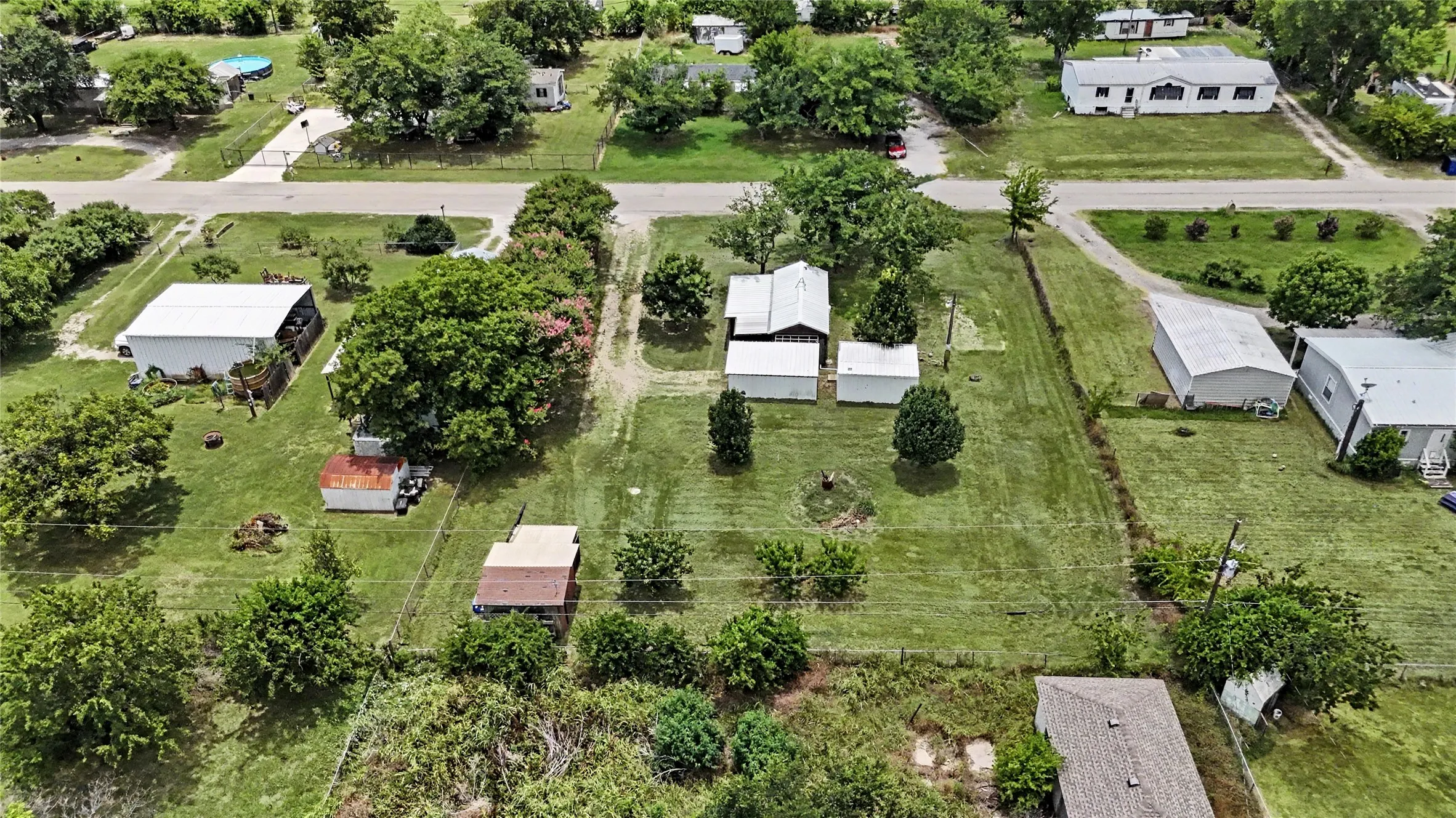 Single Family Residence For Sale in Parker County , 1304 Terry Drive, Willow Park, Texas 76008, 1 Bedroom, 1 Bathroom, Garage spaces, 540 Sqft, built in 2014, mls#21331521, Real Estate Agent in Willow Park, Homes For Sale in Parker county, Homes For Sale in Willow Park, Realtor in Willow Park Texas, Real Estate Brokerage Independent Realty Texas, Luminita Cordes Realtor