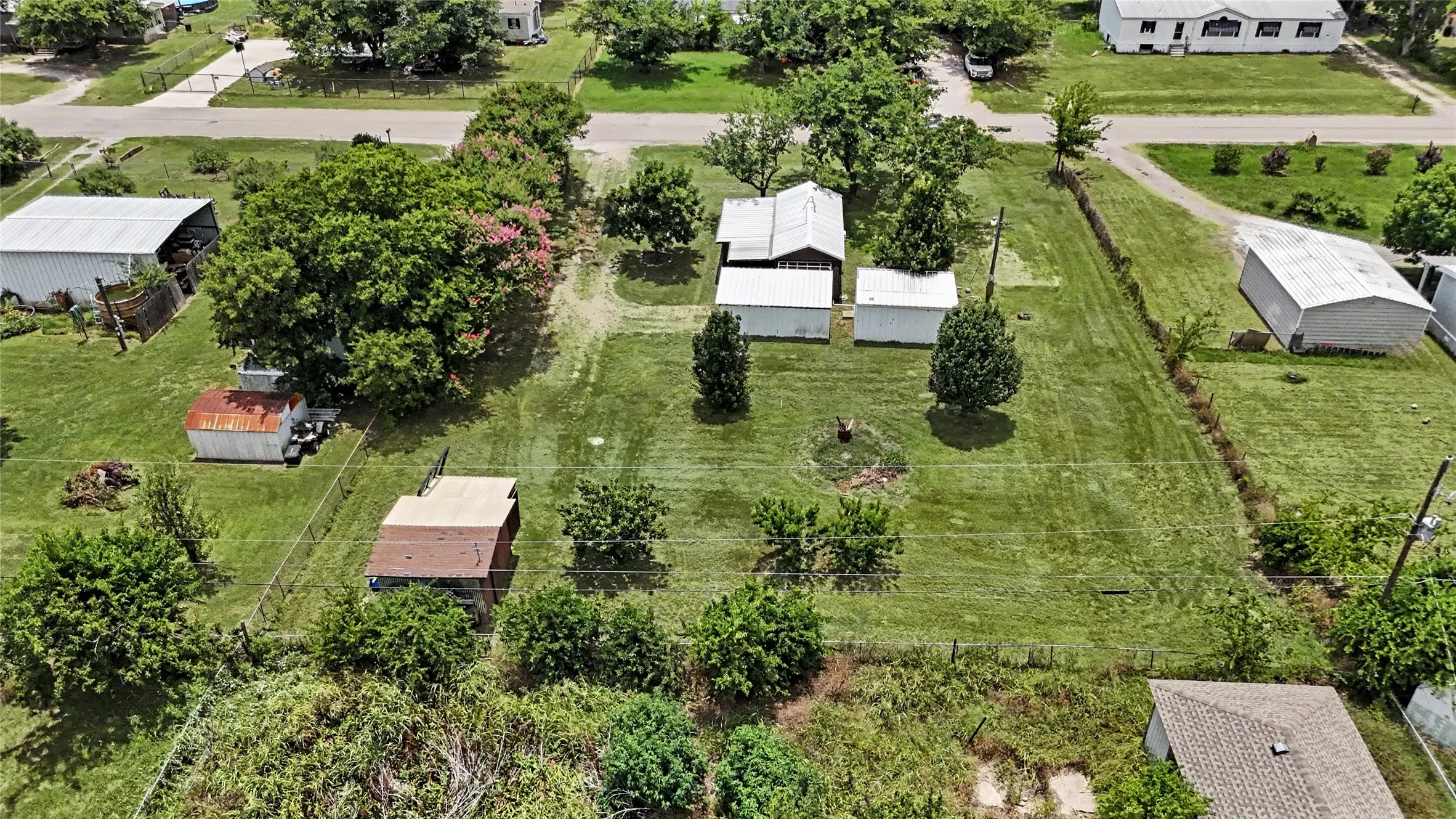 Single Family Residence For Sale in Parker County , 1304 Terry Drive, Willow Park, Texas 76008, 1 Bedroom, 1 Bathroom, Garage spaces, 540 Sqft, built in 2014, mls#21331521, Real Estate Agent in Willow Park, Homes For Sale in Parker county, Homes For Sale in Willow Park, Realtor in Willow Park Texas, Real Estate Brokerage Independent Realty Texas, Luminita Cordes Realtor
