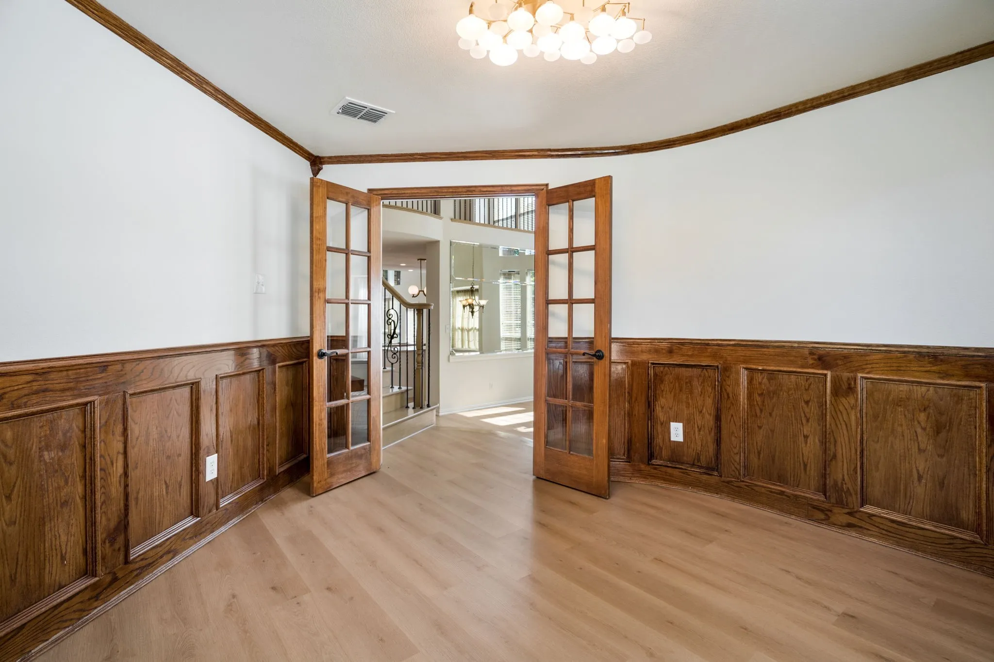 Single Family Residence For Sale in Denton County , 2344 Chenault Drive, Frisco, Texas 75033, 4 Bedroom, 4 Bathroom, 2 Garage spaces, 3,705 Sqft, built in 2006, Price $698,500, mls#21317442, Real Estate Agent in Frisco, Homes For Sale in Denton county, Homes For Sale in Frisco, Realtor in Frisco Texas, Real Estate Brokerage Independent Realty Texas, Luminita Cordes Realtor