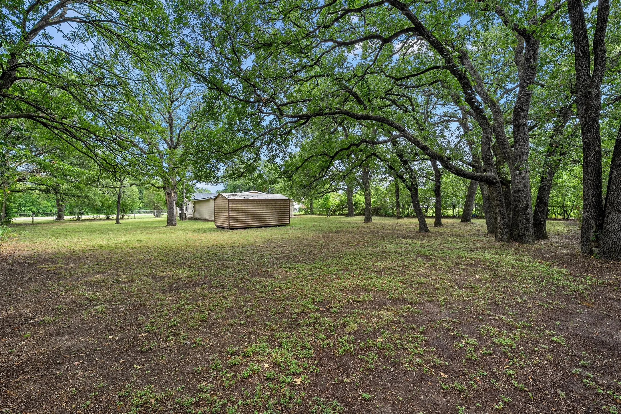 Single Family Residence For Sale in Mc Lennan County , 4704 Williams Road, Bellmead, Texas 76705, 3 Bedroom, 2 Bathroom, Garage spaces, 1,972 Sqft, built in 1953, mls#21331491, Real Estate Agent in Bellmead, Homes For Sale in Mc Lennan county, Homes For Sale in Bellmead, Realtor in Bellmead Texas, Real Estate Brokerage Independent Realty Texas, Luminita Cordes Realtor