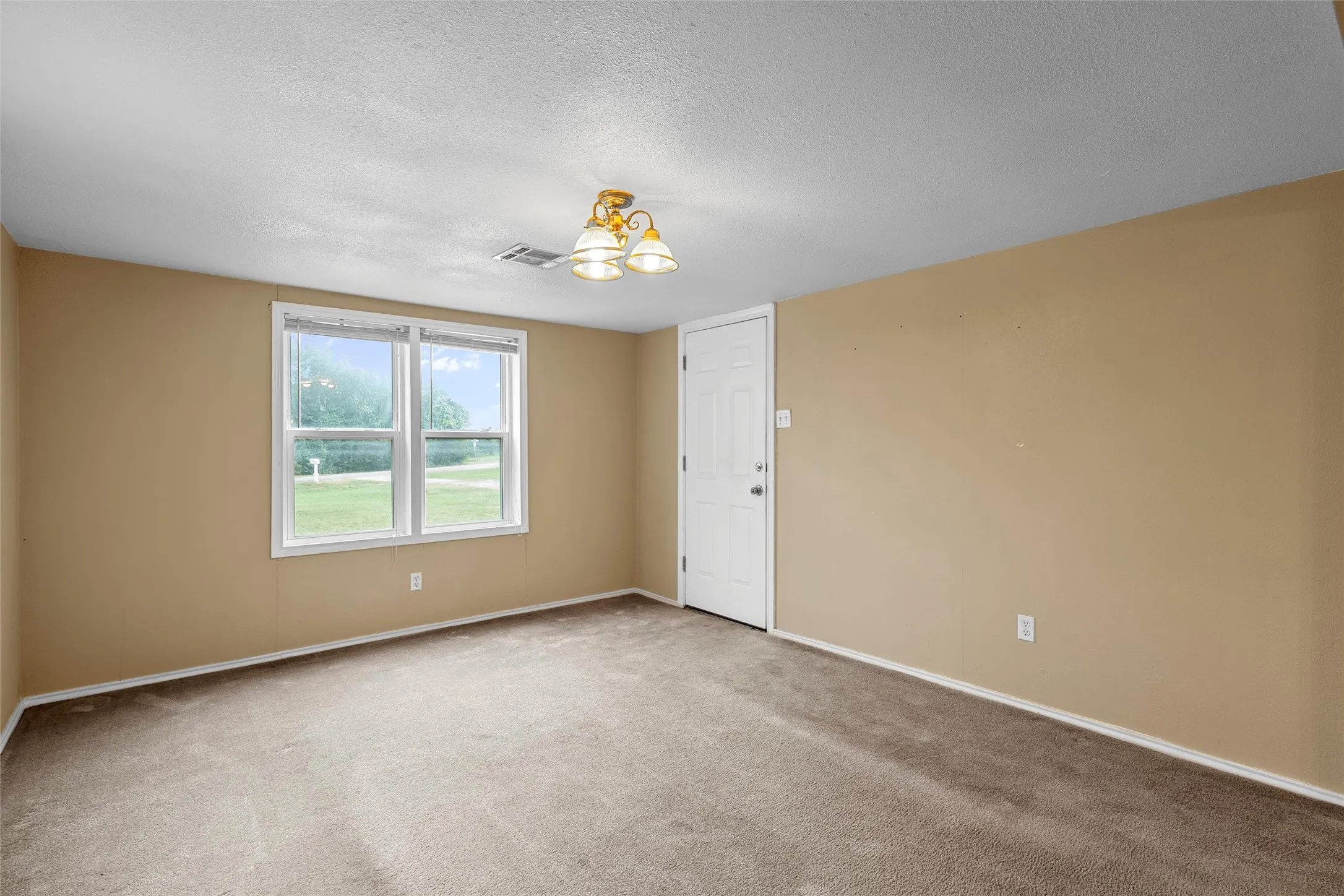Single Family Residence For Sale in Mc Lennan County , 4704 Williams Road, Bellmead, Texas 76705, 3 Bedroom, 2 Bathroom, Garage spaces, 1,972 Sqft, built in 1953, mls#21331491, Real Estate Agent in Bellmead, Homes For Sale in Mc Lennan county, Homes For Sale in Bellmead, Realtor in Bellmead Texas, Real Estate Brokerage Independent Realty Texas, Luminita Cordes Realtor