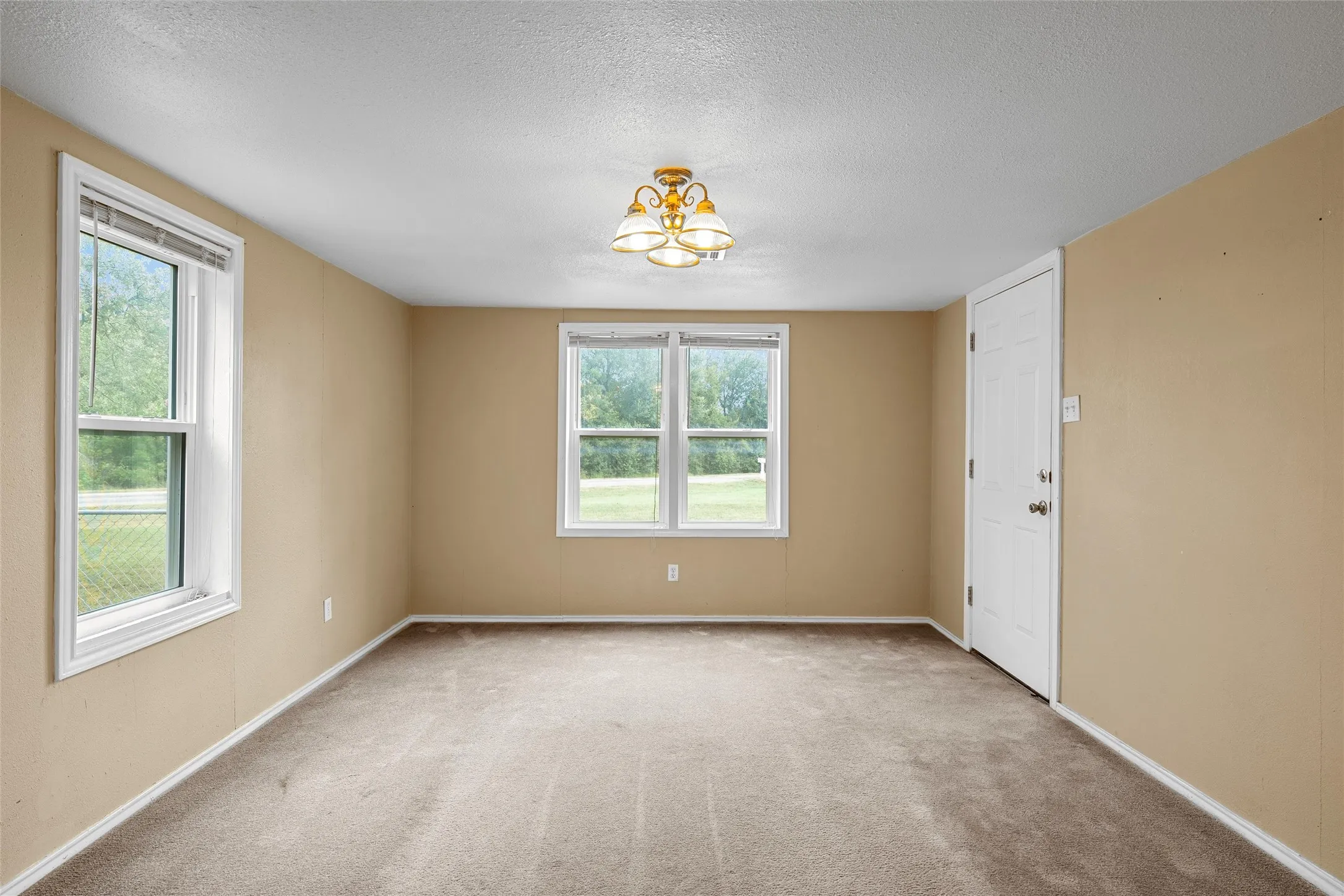 Single Family Residence For Sale in Mc Lennan County , 4704 Williams Road, Bellmead, Texas 76705, 3 Bedroom, 2 Bathroom, Garage spaces, 1,972 Sqft, built in 1953, mls#21331491, Real Estate Agent in Bellmead, Homes For Sale in Mc Lennan county, Homes For Sale in Bellmead, Realtor in Bellmead Texas, Real Estate Brokerage Independent Realty Texas, Luminita Cordes Realtor