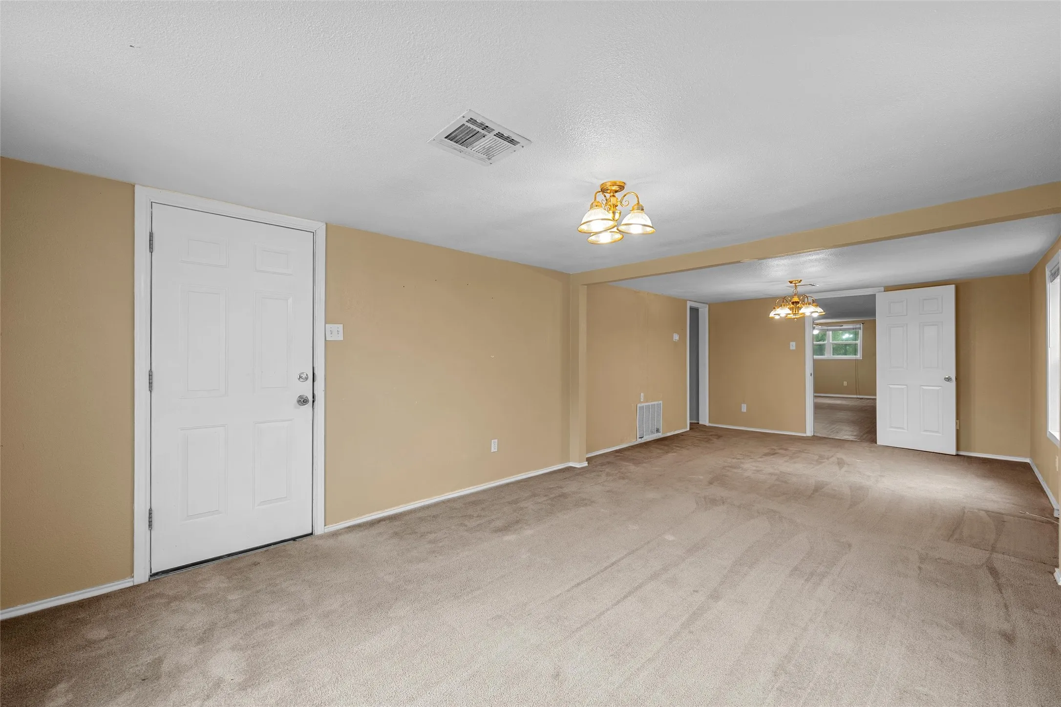 Single Family Residence For Sale in Mc Lennan County , 4704 Williams Road, Bellmead, Texas 76705, 3 Bedroom, 2 Bathroom, Garage spaces, 1,972 Sqft, built in 1953, mls#21331491, Real Estate Agent in Bellmead, Homes For Sale in Mc Lennan county, Homes For Sale in Bellmead, Realtor in Bellmead Texas, Real Estate Brokerage Independent Realty Texas, Luminita Cordes Realtor