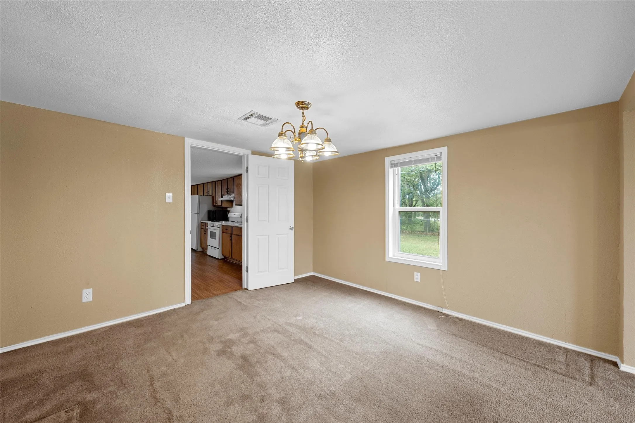Single Family Residence For Sale in Mc Lennan County , 4704 Williams Road, Bellmead, Texas 76705, 3 Bedroom, 2 Bathroom, Garage spaces, 1,972 Sqft, built in 1953, mls#21331491, Real Estate Agent in Bellmead, Homes For Sale in Mc Lennan county, Homes For Sale in Bellmead, Realtor in Bellmead Texas, Real Estate Brokerage Independent Realty Texas, Luminita Cordes Realtor