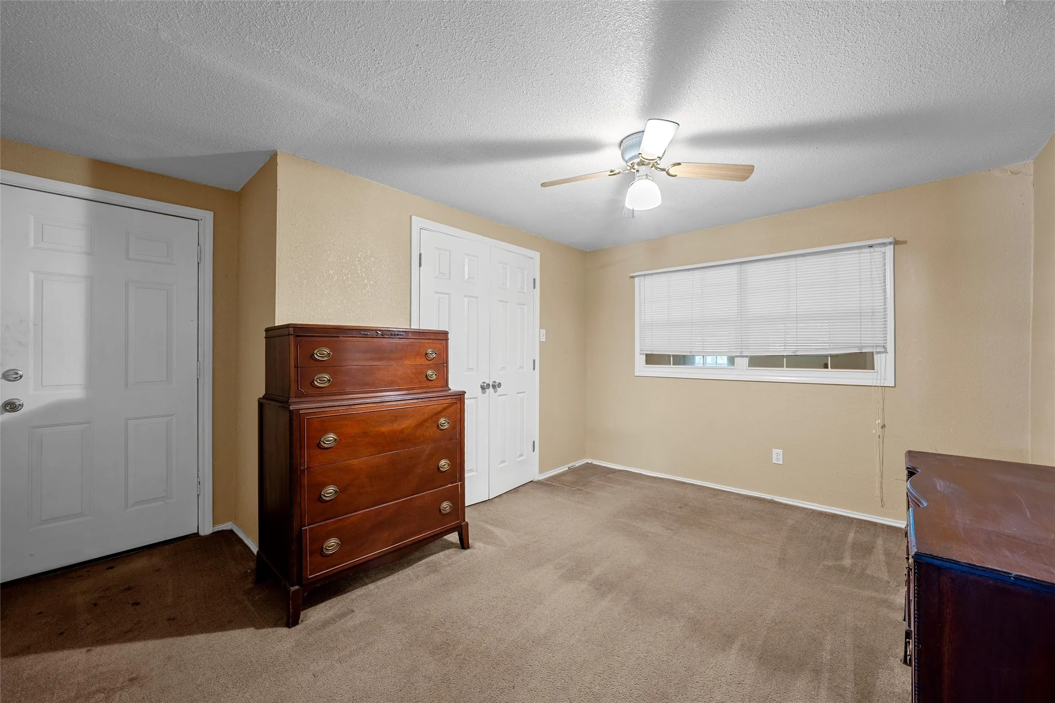 Neutral-toned walls complement the carpeted flooring