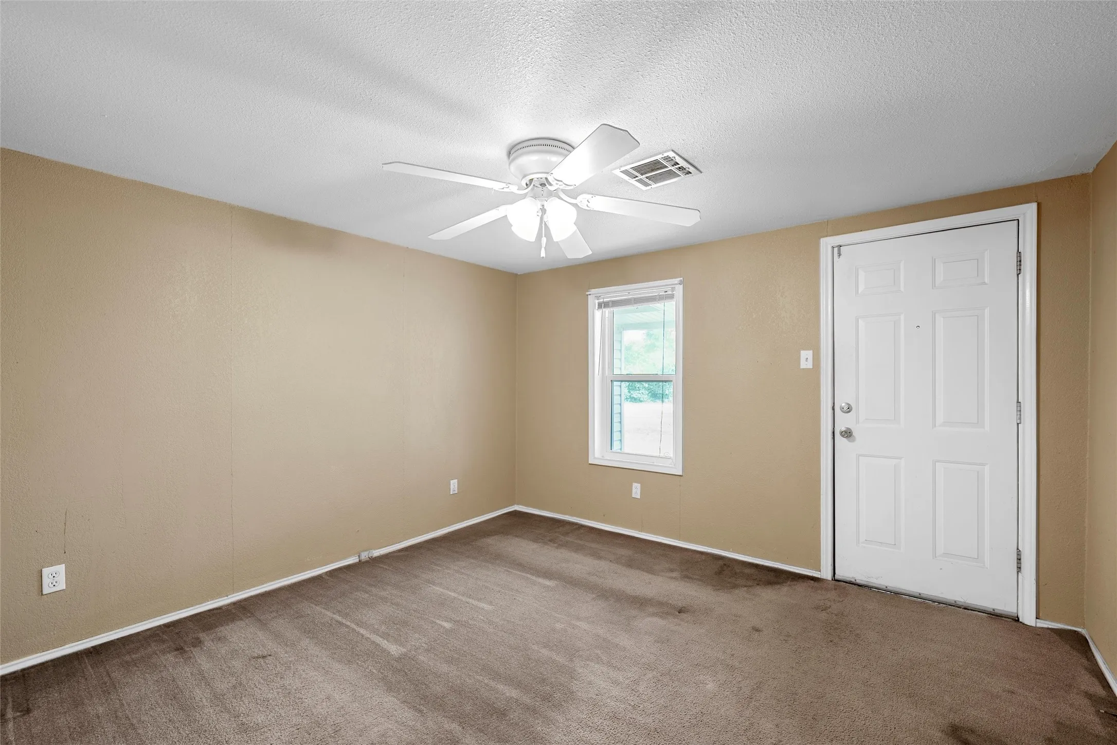 Single Family Residence For Sale in Mc Lennan County , 4704 Williams Road, Bellmead, Texas 76705, 3 Bedroom, 2 Bathroom, Garage spaces, 1,972 Sqft, built in 1953, mls#21331491, Real Estate Agent in Bellmead, Homes For Sale in Mc Lennan county, Homes For Sale in Bellmead, Realtor in Bellmead Texas, Real Estate Brokerage Independent Realty Texas, Luminita Cordes Realtor