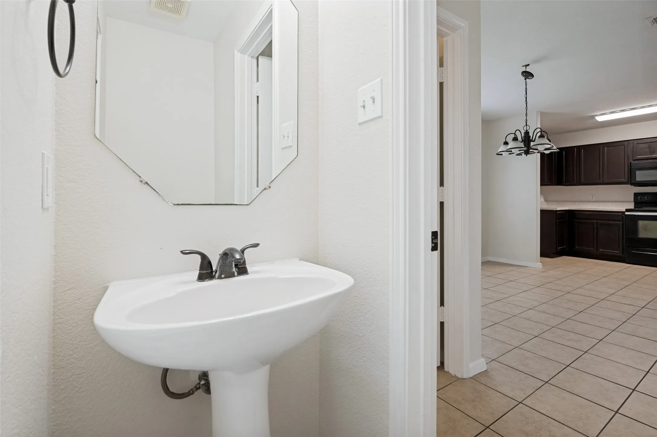 Single Family Residence For Sale in Dallas County , 614 Hearthstone Drive, Lancaster, Texas 75146, 3 Bedroom, 3 Bathroom, 2 Garage spaces, 2,280 Sqft, built in 2007, mls#21331522, Real Estate Agent in Lancaster, Homes For Sale in Dallas county, Homes For Sale in Lancaster, Realtor in Lancaster Texas, Real Estate Brokerage Independent Realty Texas, Luminita Cordes Realtor