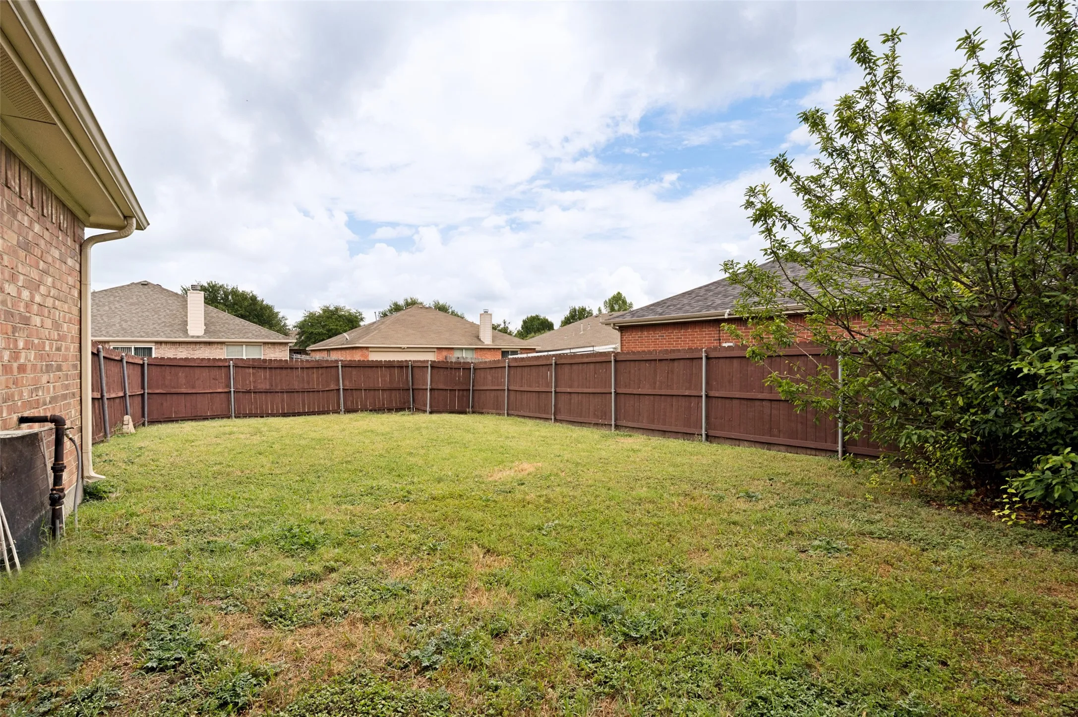 Single Family Residence For Sale in Dallas County , 614 Hearthstone Drive, Lancaster, Texas 75146, 3 Bedroom, 3 Bathroom, 2 Garage spaces, 2,280 Sqft, built in 2007, mls#21331522, Real Estate Agent in Lancaster, Homes For Sale in Dallas county, Homes For Sale in Lancaster, Realtor in Lancaster Texas, Real Estate Brokerage Independent Realty Texas, Luminita Cordes Realtor