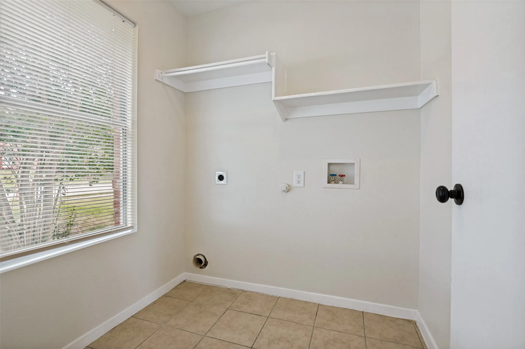Single Family Residence For Sale in Dallas County , 614 Hearthstone Drive, Lancaster, Texas 75146, 3 Bedroom, 3 Bathroom, 2 Garage spaces, 2,280 Sqft, built in 2007, mls#21331522, Real Estate Agent in Lancaster, Homes For Sale in Dallas county, Homes For Sale in Lancaster, Realtor in Lancaster Texas, Real Estate Brokerage Independent Realty Texas, Luminita Cordes Realtor