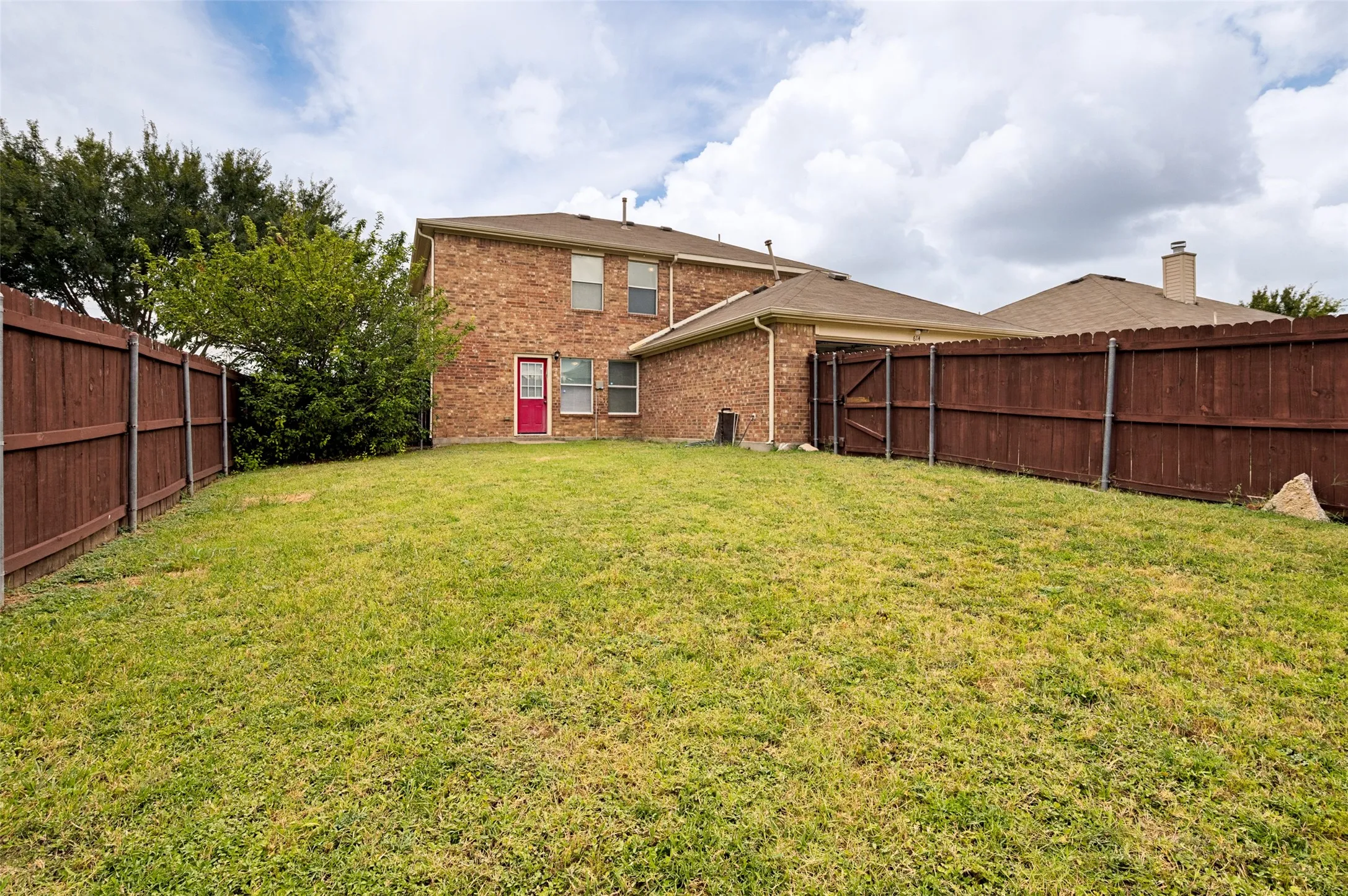 Single Family Residence For Sale in Dallas County , 614 Hearthstone Drive, Lancaster, Texas 75146, 3 Bedroom, 3 Bathroom, 2 Garage spaces, 2,280 Sqft, built in 2007, mls#21331522, Real Estate Agent in Lancaster, Homes For Sale in Dallas county, Homes For Sale in Lancaster, Realtor in Lancaster Texas, Real Estate Brokerage Independent Realty Texas, Luminita Cordes Realtor