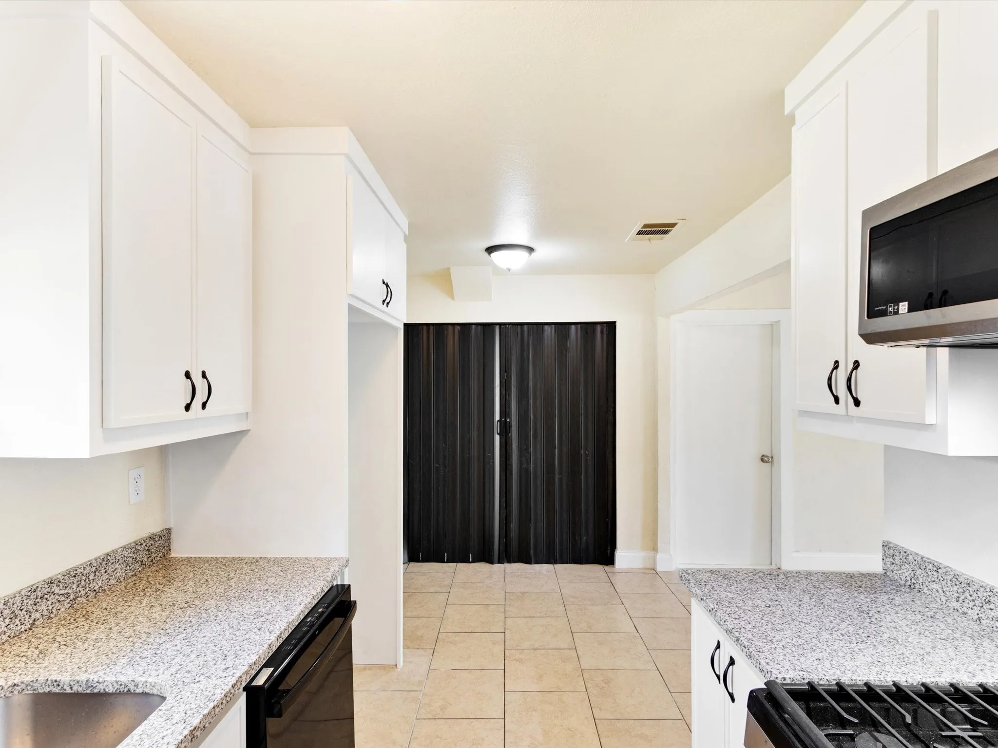 Single Family Residence For Sale in Tarrant County , 3700 Griggs Avenue, Fort Worth, Texas 76119, 4 Bedroom, 2 Bathroom, Garage spaces, 1,120 Sqft, built in 1953, mls#21331523, Real Estate Agent in Fort Worth, Homes For Sale in Tarrant county, Homes For Sale in Fort Worth, Realtor in Fort Worth Texas, Real Estate Brokerage Independent Realty Texas, Luminita Cordes Realtor