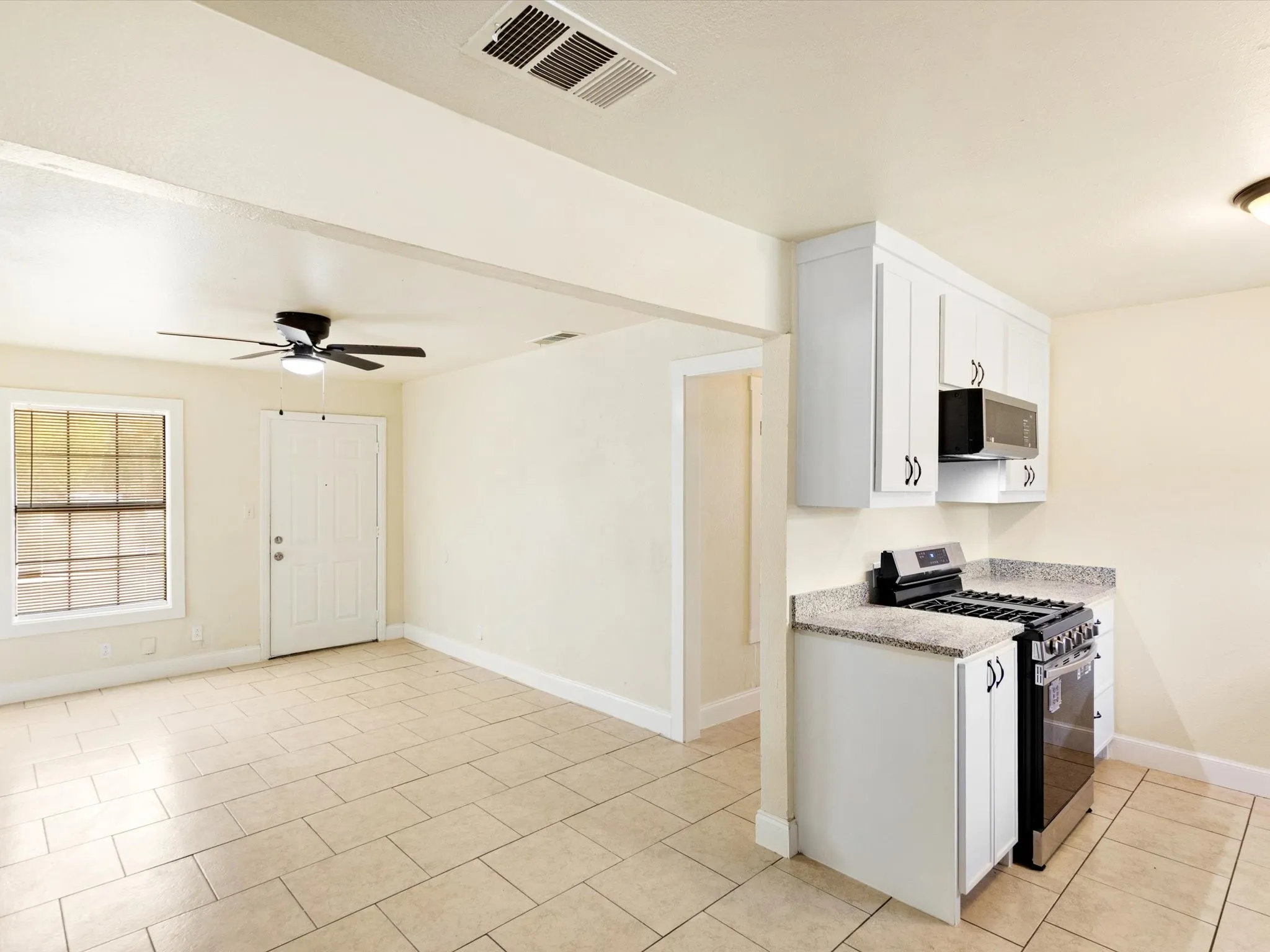 Single Family Residence For Sale in Tarrant County , 3700 Griggs Avenue, Fort Worth, Texas 76119, 4 Bedroom, 2 Bathroom, Garage spaces, 1,120 Sqft, built in 1953, mls#21331523, Real Estate Agent in Fort Worth, Homes For Sale in Tarrant county, Homes For Sale in Fort Worth, Realtor in Fort Worth Texas, Real Estate Brokerage Independent Realty Texas, Luminita Cordes Realtor