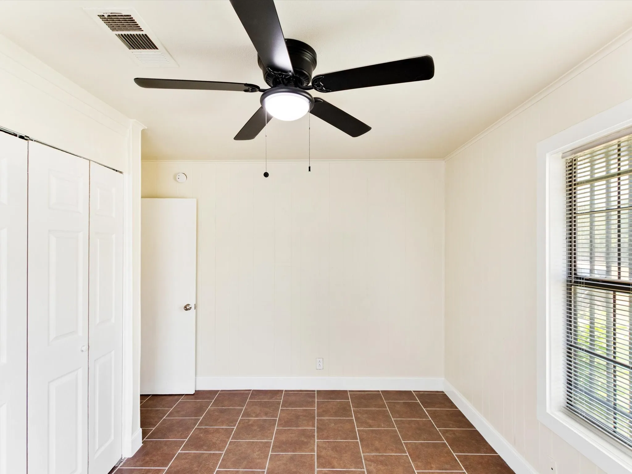 Single Family Residence For Sale in Tarrant County , 3700 Griggs Avenue, Fort Worth, Texas 76119, 4 Bedroom, 2 Bathroom, Garage spaces, 1,120 Sqft, built in 1953, mls#21331523, Real Estate Agent in Fort Worth, Homes For Sale in Tarrant county, Homes For Sale in Fort Worth, Realtor in Fort Worth Texas, Real Estate Brokerage Independent Realty Texas, Luminita Cordes Realtor