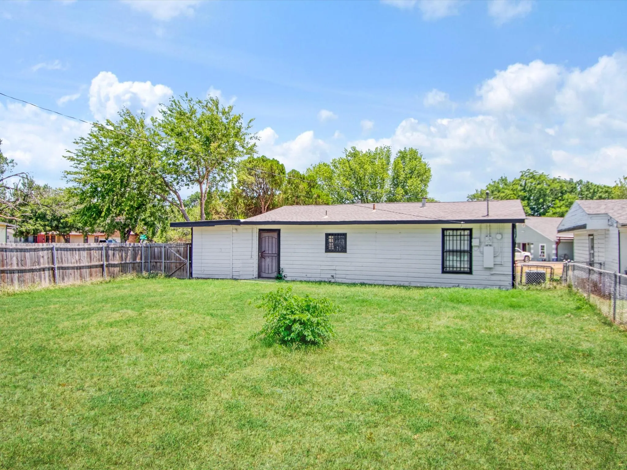 Single Family Residence For Sale in Tarrant County , 3700 Griggs Avenue, Fort Worth, Texas 76119, 4 Bedroom, 2 Bathroom, Garage spaces, 1,120 Sqft, built in 1953, mls#21331523, Real Estate Agent in Fort Worth, Homes For Sale in Tarrant county, Homes For Sale in Fort Worth, Realtor in Fort Worth Texas, Real Estate Brokerage Independent Realty Texas, Luminita Cordes Realtor