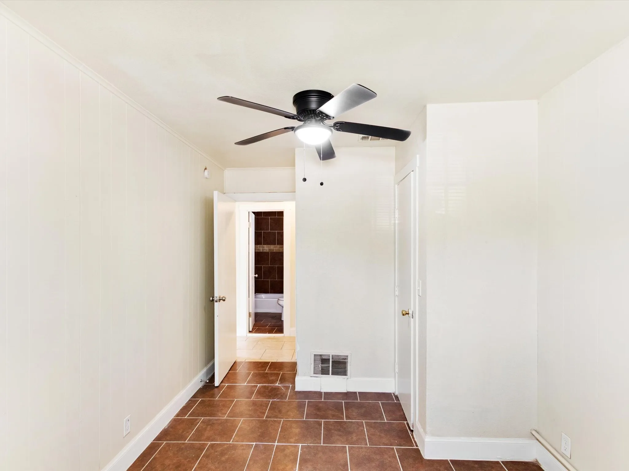 Single Family Residence For Sale in Tarrant County , 3700 Griggs Avenue, Fort Worth, Texas 76119, 4 Bedroom, 2 Bathroom, Garage spaces, 1,120 Sqft, built in 1953, mls#21331523, Real Estate Agent in Fort Worth, Homes For Sale in Tarrant county, Homes For Sale in Fort Worth, Realtor in Fort Worth Texas, Real Estate Brokerage Independent Realty Texas, Luminita Cordes Realtor