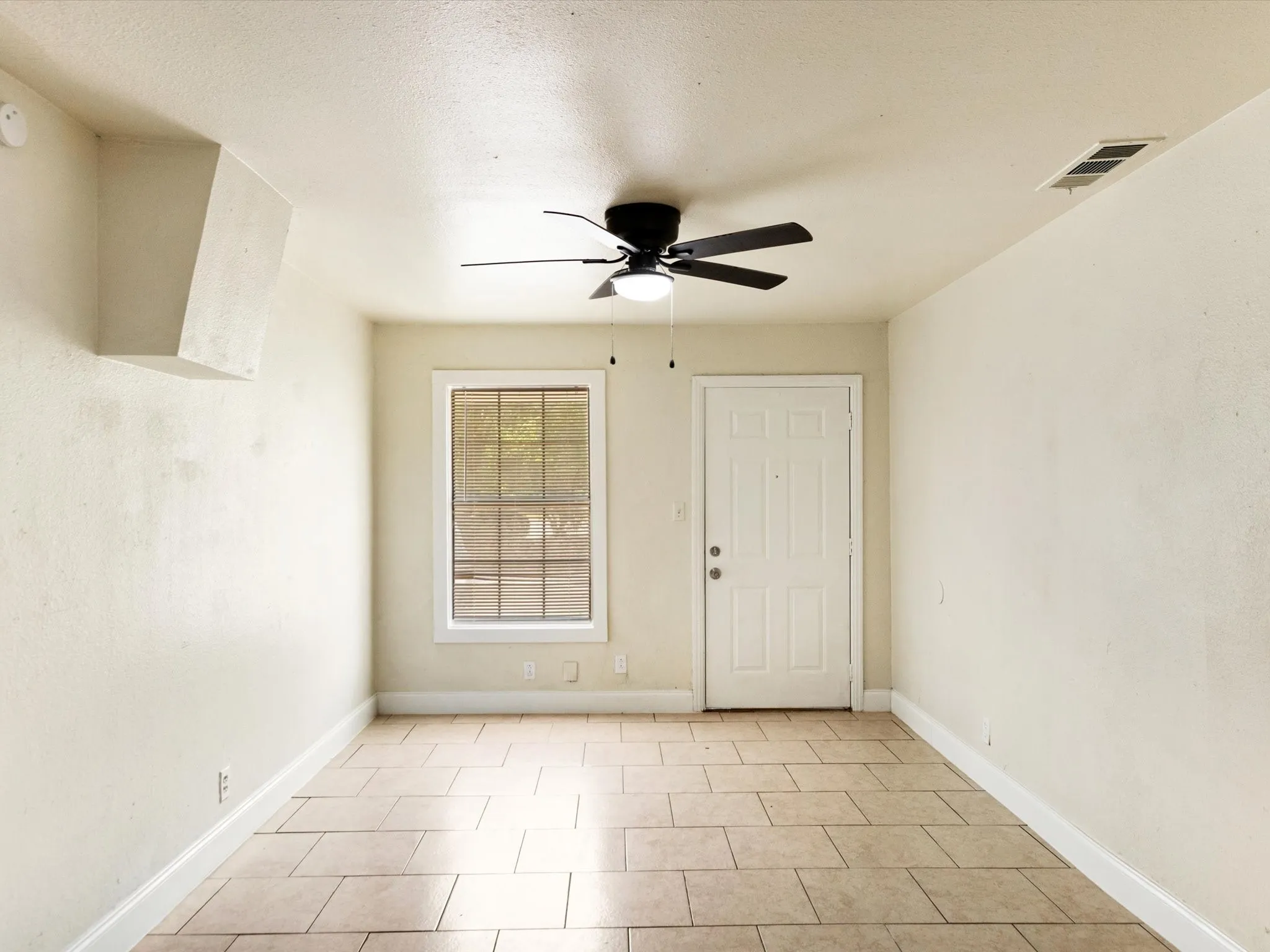 Single Family Residence For Sale in Tarrant County , 3700 Griggs Avenue, Fort Worth, Texas 76119, 4 Bedroom, 2 Bathroom, Garage spaces, 1,120 Sqft, built in 1953, mls#21331523, Real Estate Agent in Fort Worth, Homes For Sale in Tarrant county, Homes For Sale in Fort Worth, Realtor in Fort Worth Texas, Real Estate Brokerage Independent Realty Texas, Luminita Cordes Realtor