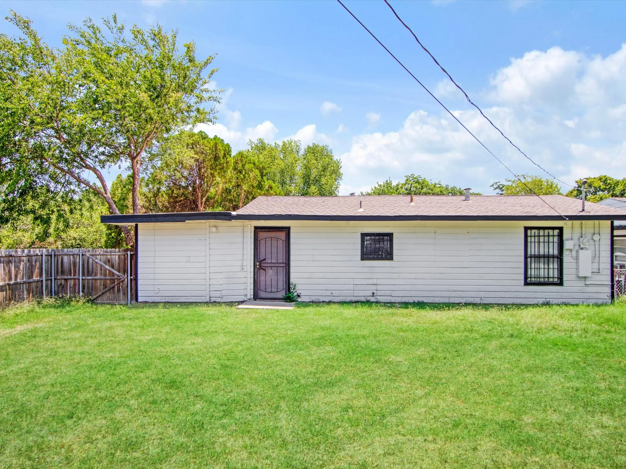 Single Family Residence For Sale in Tarrant County , 3700 Griggs Avenue, Fort Worth, Texas 76119, 4 Bedroom, 2 Bathroom, Garage spaces, 1,120 Sqft, built in 1953, mls#21331523, Real Estate Agent in Fort Worth, Homes For Sale in Tarrant county, Homes For Sale in Fort Worth, Realtor in Fort Worth Texas, Real Estate Brokerage Independent Realty Texas, Luminita Cordes Realtor