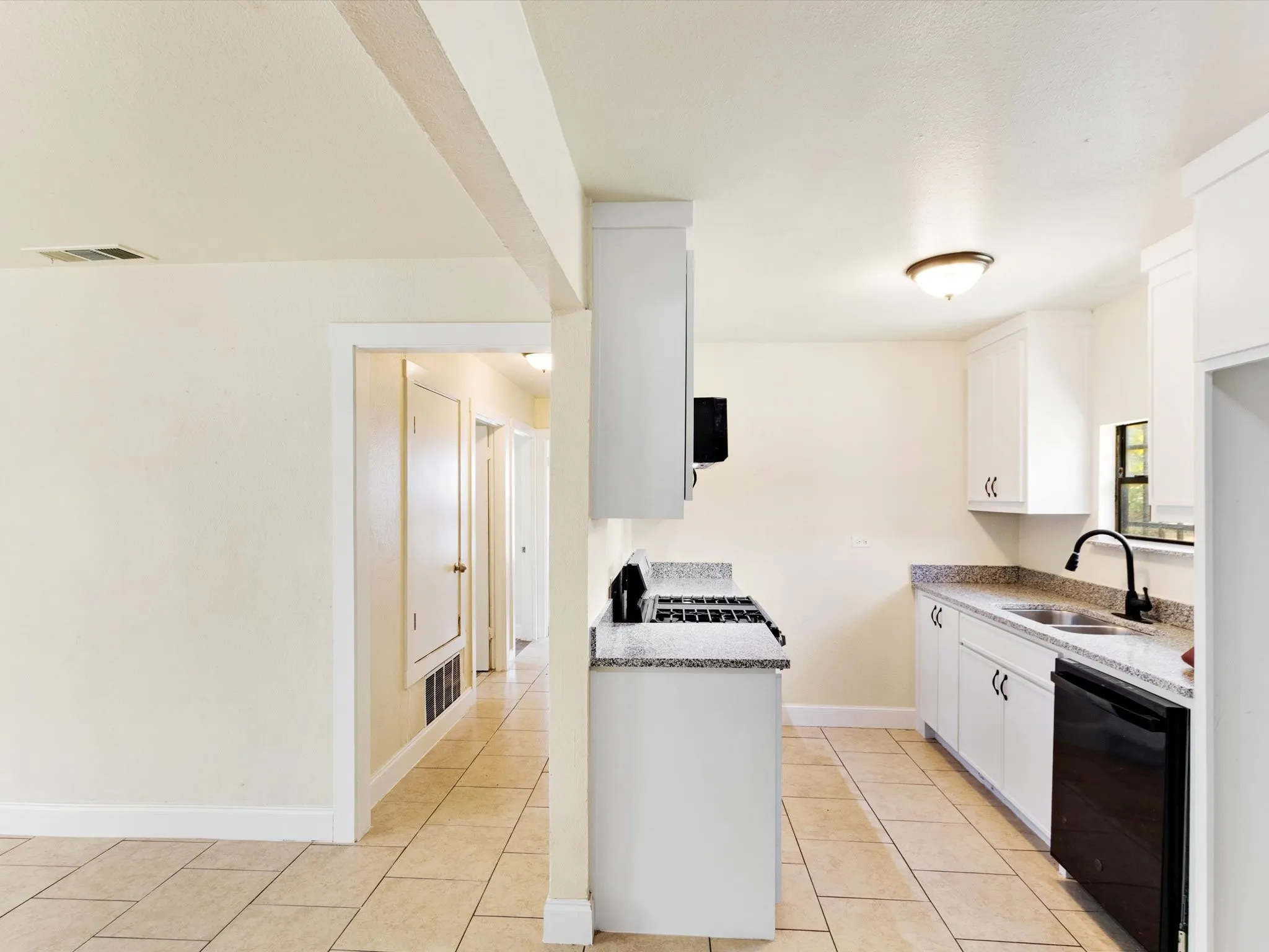 Single Family Residence For Sale in Tarrant County , 3700 Griggs Avenue, Fort Worth, Texas 76119, 4 Bedroom, 2 Bathroom, Garage spaces, 1,120 Sqft, built in 1953, mls#21331523, Real Estate Agent in Fort Worth, Homes For Sale in Tarrant county, Homes For Sale in Fort Worth, Realtor in Fort Worth Texas, Real Estate Brokerage Independent Realty Texas, Luminita Cordes Realtor