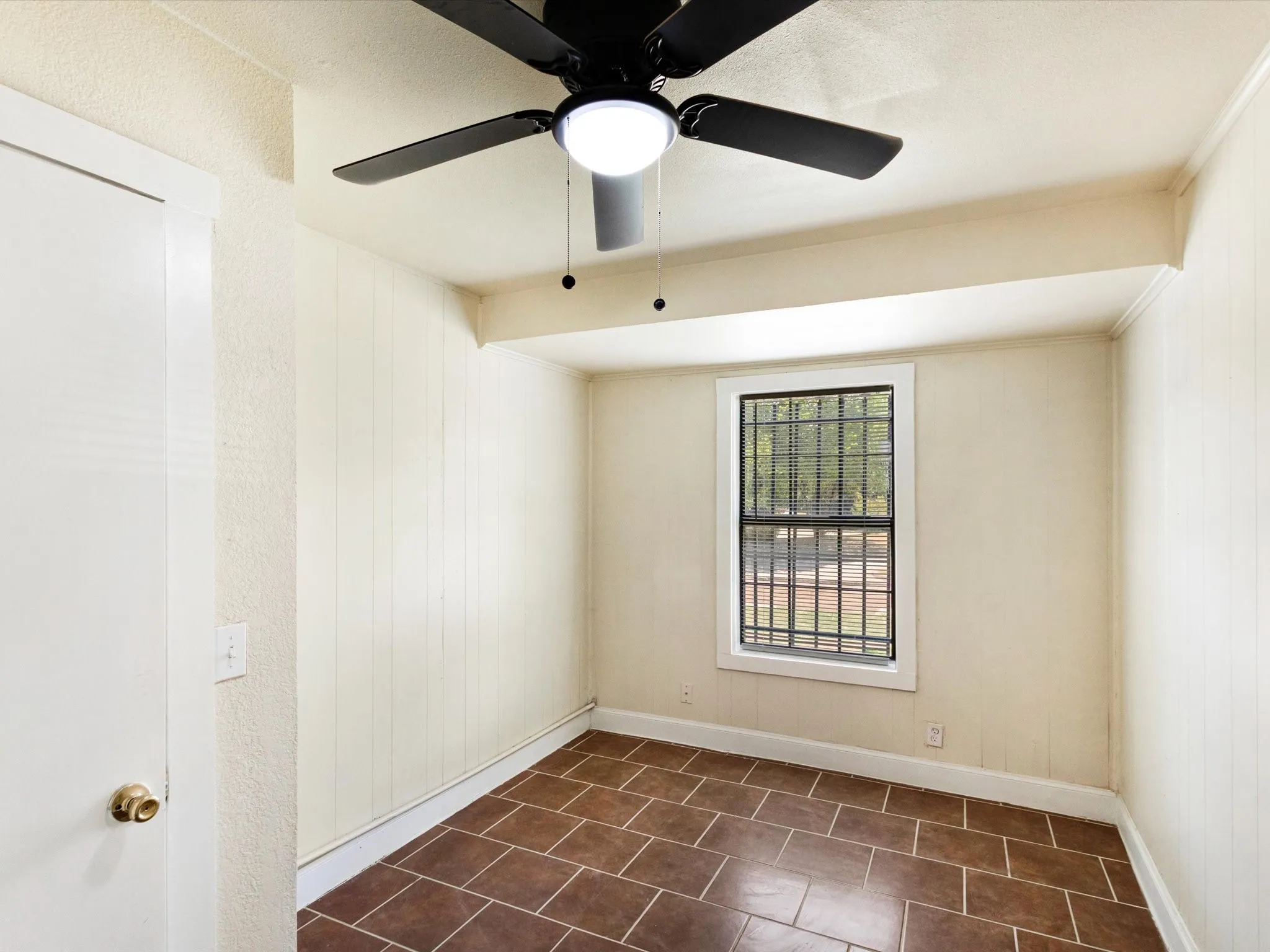 Single Family Residence For Sale in Tarrant County , 3700 Griggs Avenue, Fort Worth, Texas 76119, 4 Bedroom, 2 Bathroom, Garage spaces, 1,120 Sqft, built in 1953, mls#21331523, Real Estate Agent in Fort Worth, Homes For Sale in Tarrant county, Homes For Sale in Fort Worth, Realtor in Fort Worth Texas, Real Estate Brokerage Independent Realty Texas, Luminita Cordes Realtor