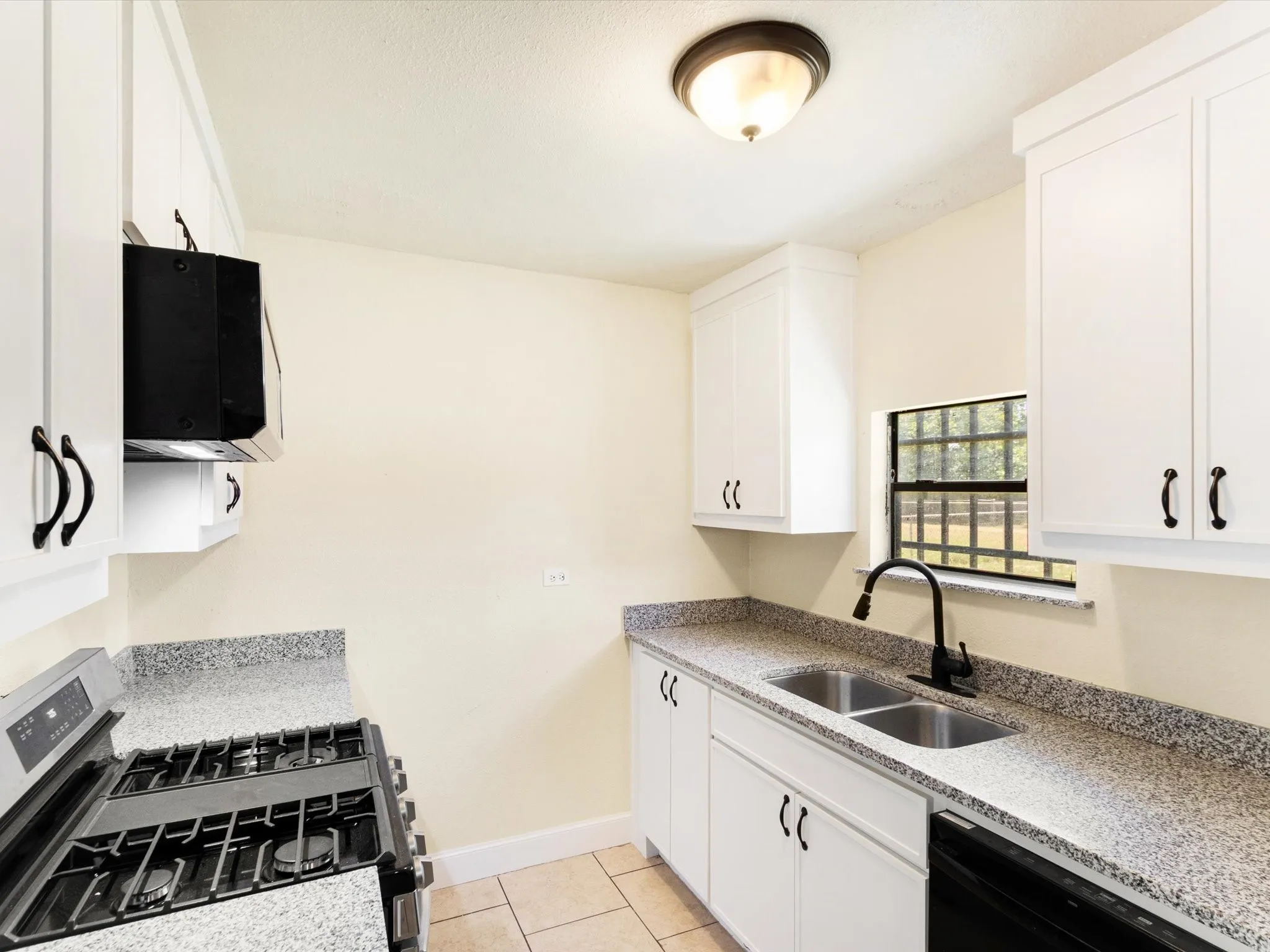 Single Family Residence For Sale in Tarrant County , 3700 Griggs Avenue, Fort Worth, Texas 76119, 4 Bedroom, 2 Bathroom, Garage spaces, 1,120 Sqft, built in 1953, mls#21331523, Real Estate Agent in Fort Worth, Homes For Sale in Tarrant county, Homes For Sale in Fort Worth, Realtor in Fort Worth Texas, Real Estate Brokerage Independent Realty Texas, Luminita Cordes Realtor