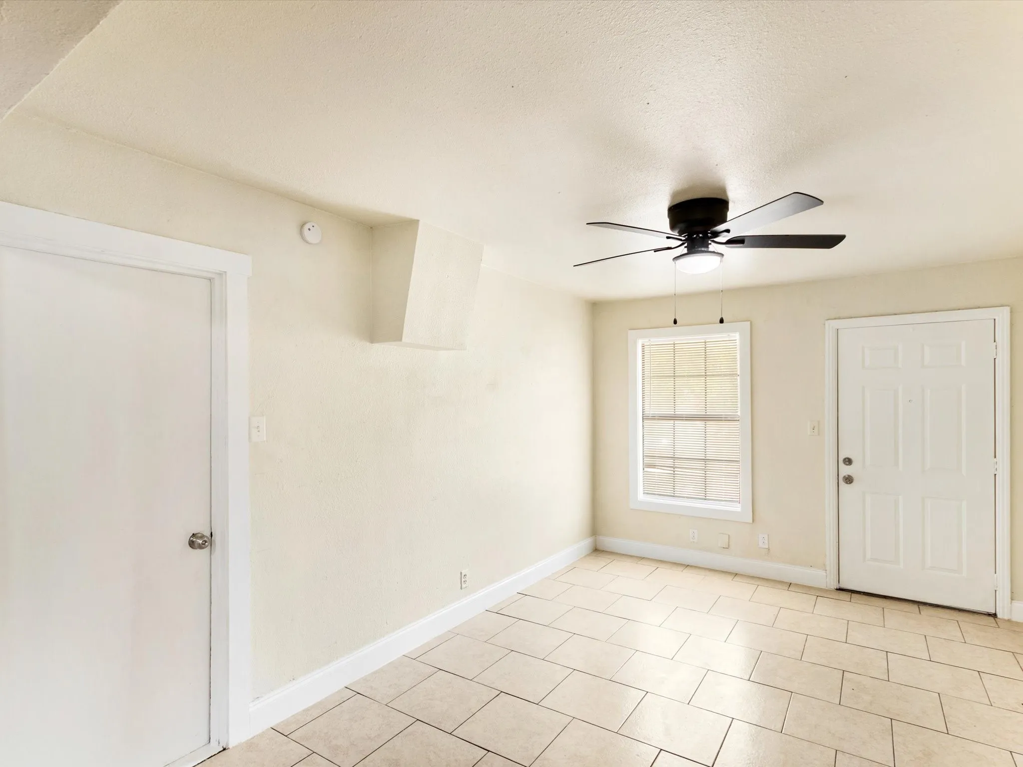 Single Family Residence For Sale in Tarrant County , 3700 Griggs Avenue, Fort Worth, Texas 76119, 4 Bedroom, 2 Bathroom, Garage spaces, 1,120 Sqft, built in 1953, mls#21331523, Real Estate Agent in Fort Worth, Homes For Sale in Tarrant county, Homes For Sale in Fort Worth, Realtor in Fort Worth Texas, Real Estate Brokerage Independent Realty Texas, Luminita Cordes Realtor
