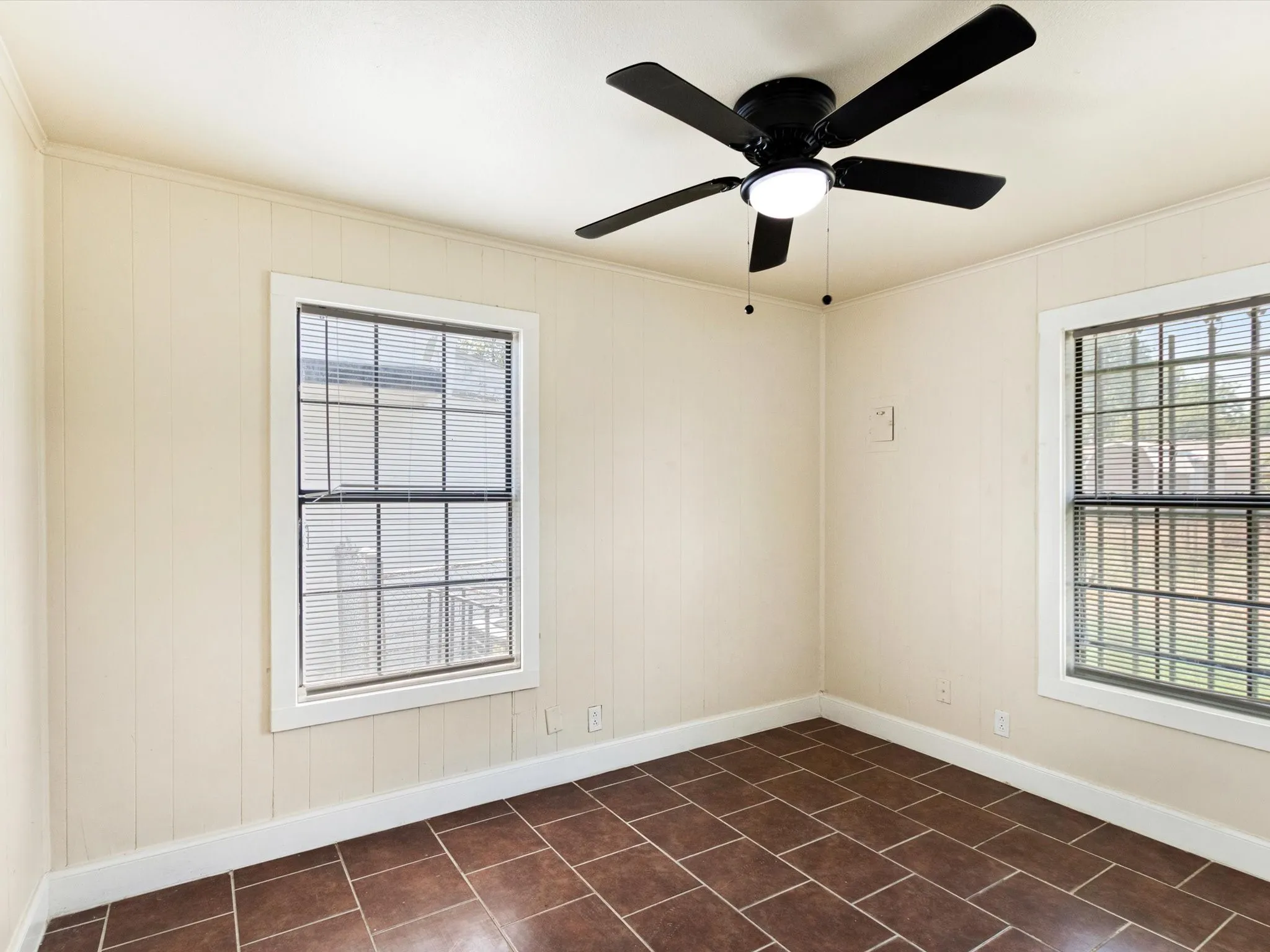 Single Family Residence For Sale in Tarrant County , 3700 Griggs Avenue, Fort Worth, Texas 76119, 4 Bedroom, 2 Bathroom, Garage spaces, 1,120 Sqft, built in 1953, mls#21331523, Real Estate Agent in Fort Worth, Homes For Sale in Tarrant county, Homes For Sale in Fort Worth, Realtor in Fort Worth Texas, Real Estate Brokerage Independent Realty Texas, Luminita Cordes Realtor