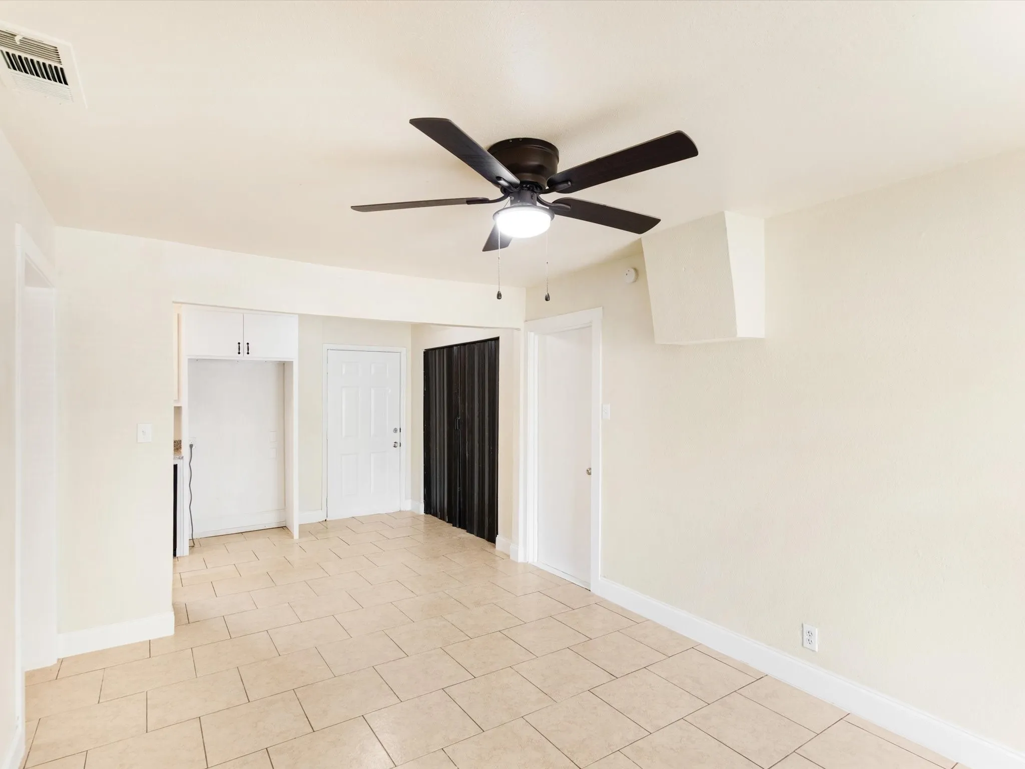 Single Family Residence For Sale in Tarrant County , 3700 Griggs Avenue, Fort Worth, Texas 76119, 4 Bedroom, 2 Bathroom, Garage spaces, 1,120 Sqft, built in 1953, mls#21331523, Real Estate Agent in Fort Worth, Homes For Sale in Tarrant county, Homes For Sale in Fort Worth, Realtor in Fort Worth Texas, Real Estate Brokerage Independent Realty Texas, Luminita Cordes Realtor