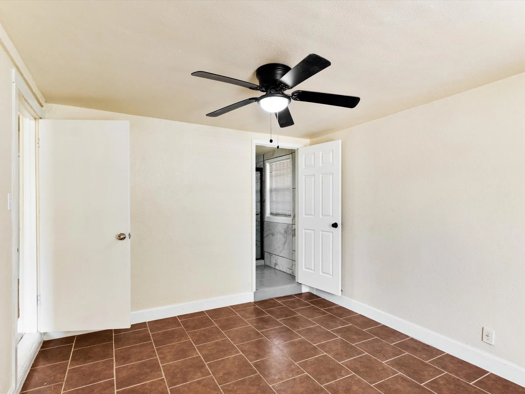 Single Family Residence For Sale in Tarrant County , 3700 Griggs Avenue, Fort Worth, Texas 76119, 4 Bedroom, 2 Bathroom, Garage spaces, 1,120 Sqft, built in 1953, mls#21331523, Real Estate Agent in Fort Worth, Homes For Sale in Tarrant county, Homes For Sale in Fort Worth, Realtor in Fort Worth Texas, Real Estate Brokerage Independent Realty Texas, Luminita Cordes Realtor