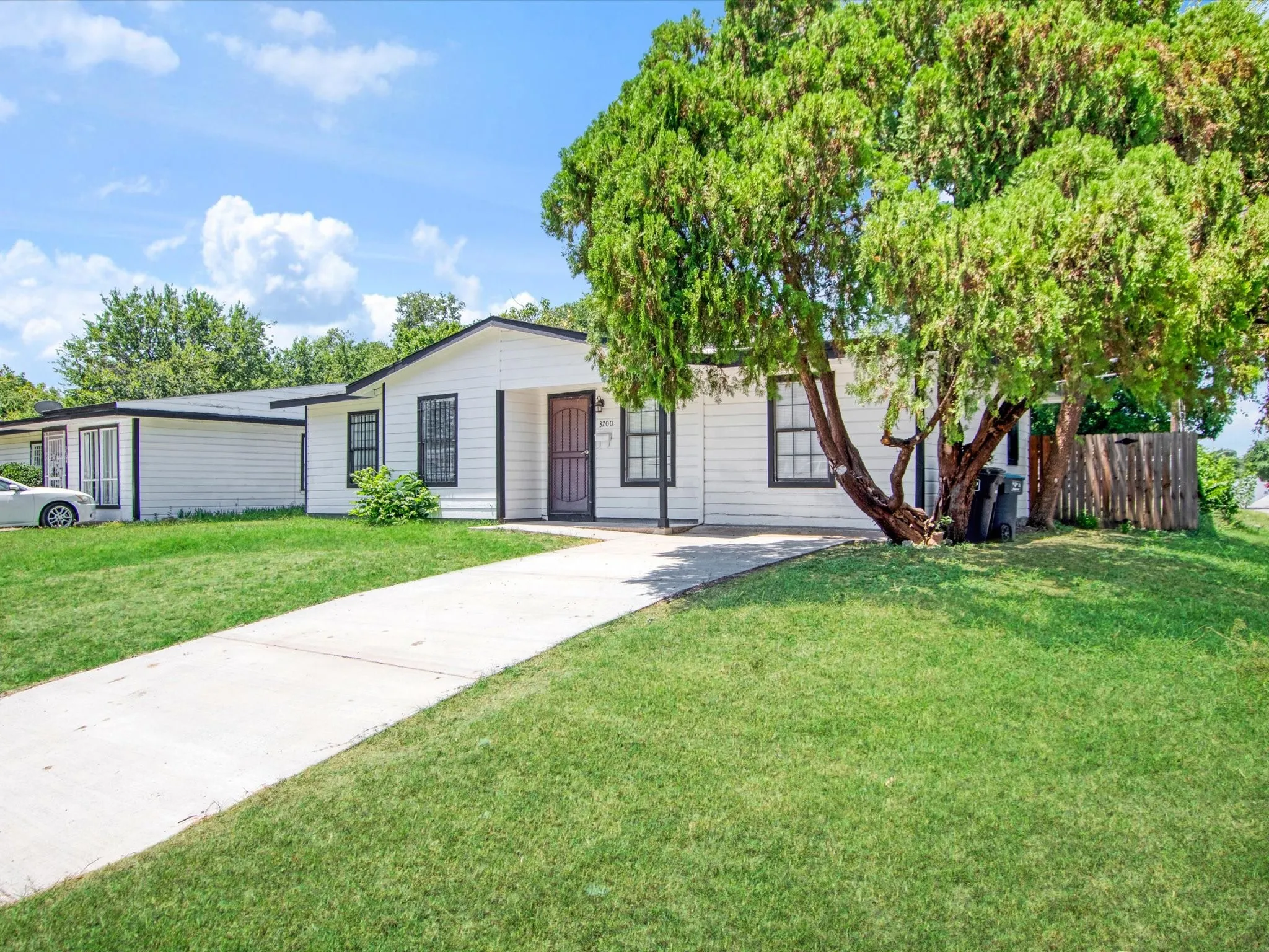 Single Family Residence For Sale in Tarrant County , 3700 Griggs Avenue, Fort Worth, Texas 76119, 4 Bedroom, 2 Bathroom, Garage spaces, 1,120 Sqft, built in 1953, mls#21331523, Real Estate Agent in Fort Worth, Homes For Sale in Tarrant county, Homes For Sale in Fort Worth, Realtor in Fort Worth Texas, Real Estate Brokerage Independent Realty Texas, Luminita Cordes Realtor