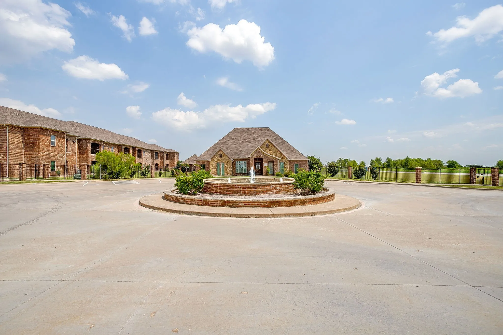 Apartment For Rent in Johnson County , 301 County Road 207 1204, Alvarado, Texas 76009, 1 Bedroom, 1 Bathroom, Garage spaces, 836 Sqft, built in 2015, mls#21331529, Real Estate Agent in Alvarado, Homes For Rent in Johnson county, Homes For Rent in Alvarado, Realtor in Alvarado Texas, Real Estate Brokerage Independent Realty Texas, Luminita Cordes Realtor