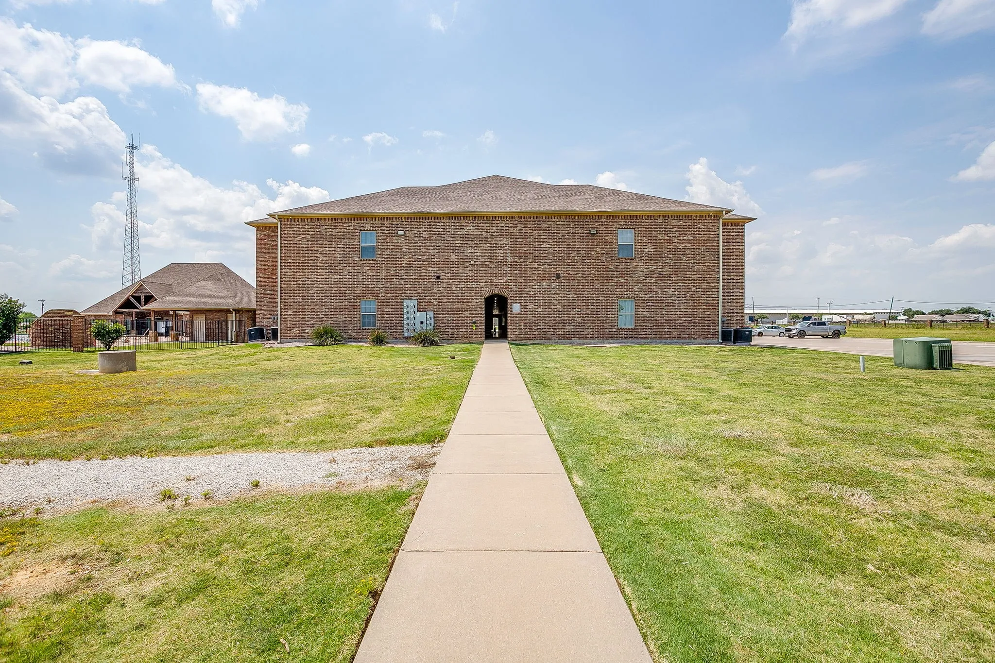 Apartment For Rent in Johnson County , 301 County Road 207 1204, Alvarado, Texas 76009, 1 Bedroom, 1 Bathroom, Garage spaces, 836 Sqft, built in 2015, mls#21331529, Real Estate Agent in Alvarado, Homes For Rent in Johnson county, Homes For Rent in Alvarado, Realtor in Alvarado Texas, Real Estate Brokerage Independent Realty Texas, Luminita Cordes Realtor