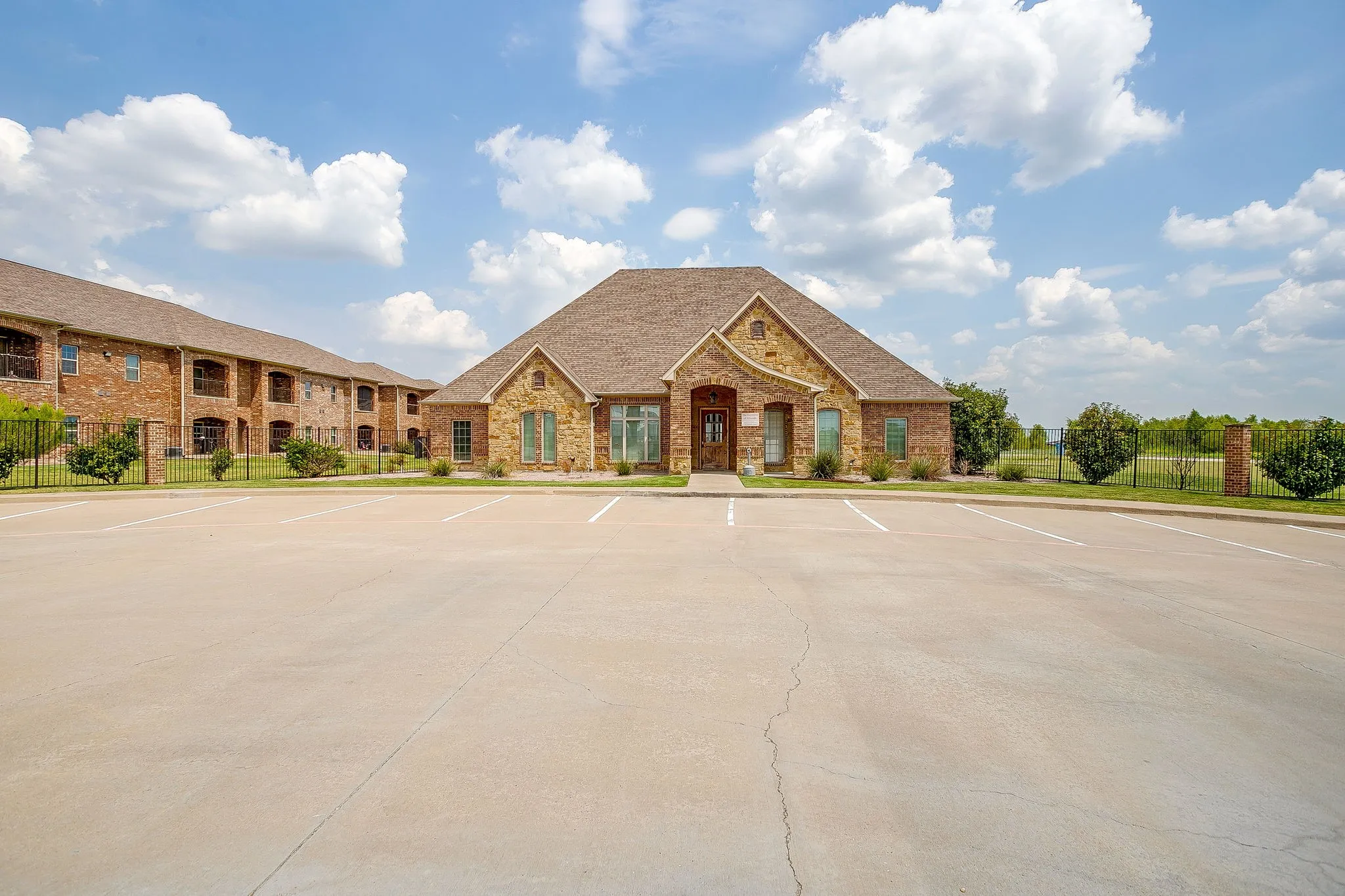 Apartment For Rent in Johnson County , 301 County Road 207 1204, Alvarado, Texas 76009, 1 Bedroom, 1 Bathroom, Garage spaces, 836 Sqft, built in 2015, mls#21331529, Real Estate Agent in Alvarado, Homes For Rent in Johnson county, Homes For Rent in Alvarado, Realtor in Alvarado Texas, Real Estate Brokerage Independent Realty Texas, Luminita Cordes Realtor