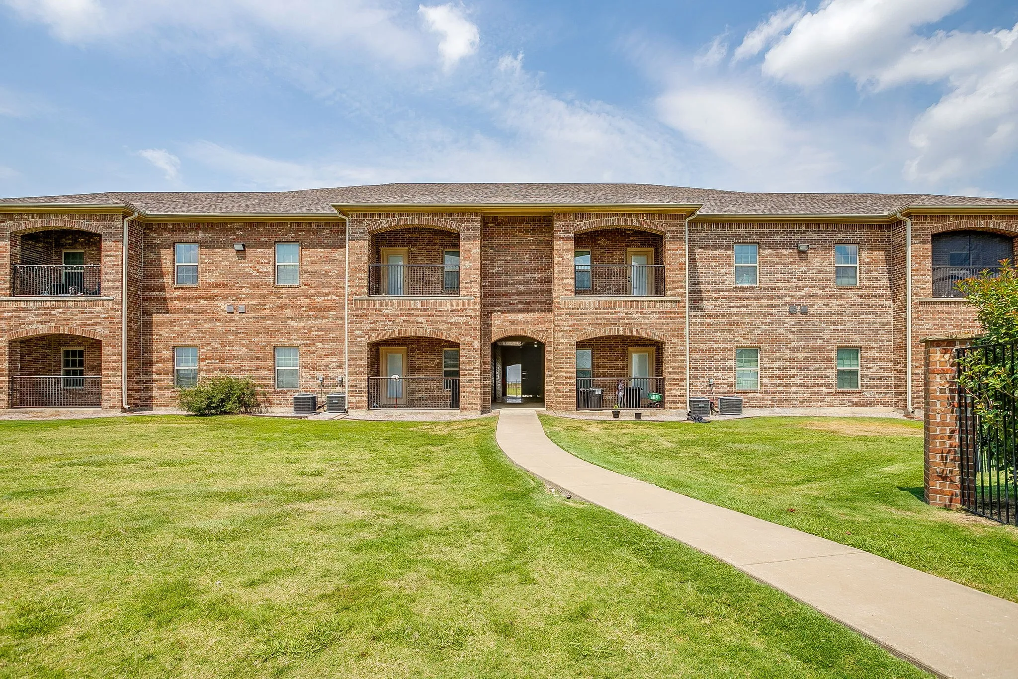 Apartment For Rent in Johnson County , 301 County Road 207 1204, Alvarado, Texas 76009, 1 Bedroom, 1 Bathroom, Garage spaces, 836 Sqft, built in 2015, mls#21331529, Real Estate Agent in Alvarado, Homes For Rent in Johnson county, Homes For Rent in Alvarado, Realtor in Alvarado Texas, Real Estate Brokerage Independent Realty Texas, Luminita Cordes Realtor