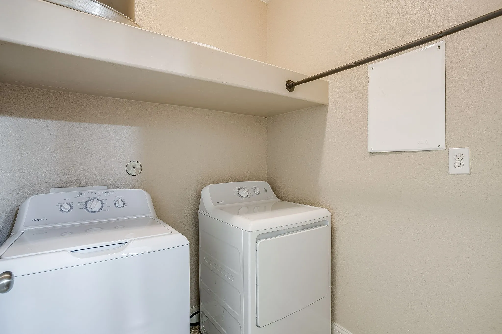 Apartment For Rent in Johnson County , 301 County Road 207 1204, Alvarado, Texas 76009, 1 Bedroom, 1 Bathroom, Garage spaces, 836 Sqft, built in 2015, mls#21331529, Real Estate Agent in Alvarado, Homes For Rent in Johnson county, Homes For Rent in Alvarado, Realtor in Alvarado Texas, Real Estate Brokerage Independent Realty Texas, Luminita Cordes Realtor