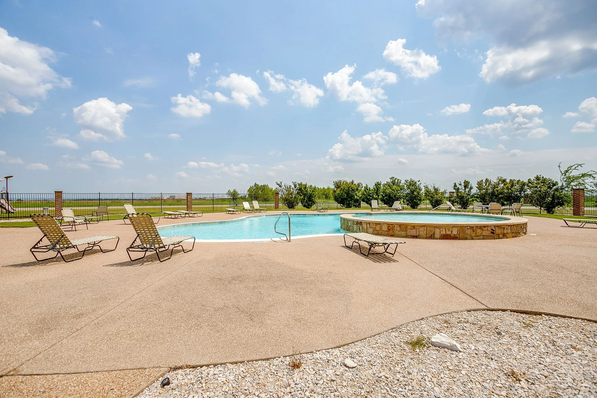 Apartment For Rent in Johnson County , 301 County Road 207 1204, Alvarado, Texas 76009, 1 Bedroom, 1 Bathroom, Garage spaces, 836 Sqft, built in 2015, mls#21331529, Real Estate Agent in Alvarado, Homes For Rent in Johnson county, Homes For Rent in Alvarado, Realtor in Alvarado Texas, Real Estate Brokerage Independent Realty Texas, Luminita Cordes Realtor