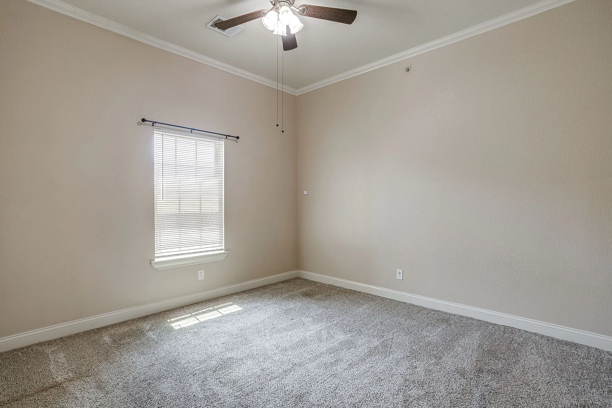 Apartment For Rent in Johnson County , 301 County Road 207 1204, Alvarado, Texas 76009, 1 Bedroom, 1 Bathroom, Garage spaces, 836 Sqft, built in 2015, mls#21331529, Real Estate Agent in Alvarado, Homes For Rent in Johnson county, Homes For Rent in Alvarado, Realtor in Alvarado Texas, Real Estate Brokerage Independent Realty Texas, Luminita Cordes Realtor