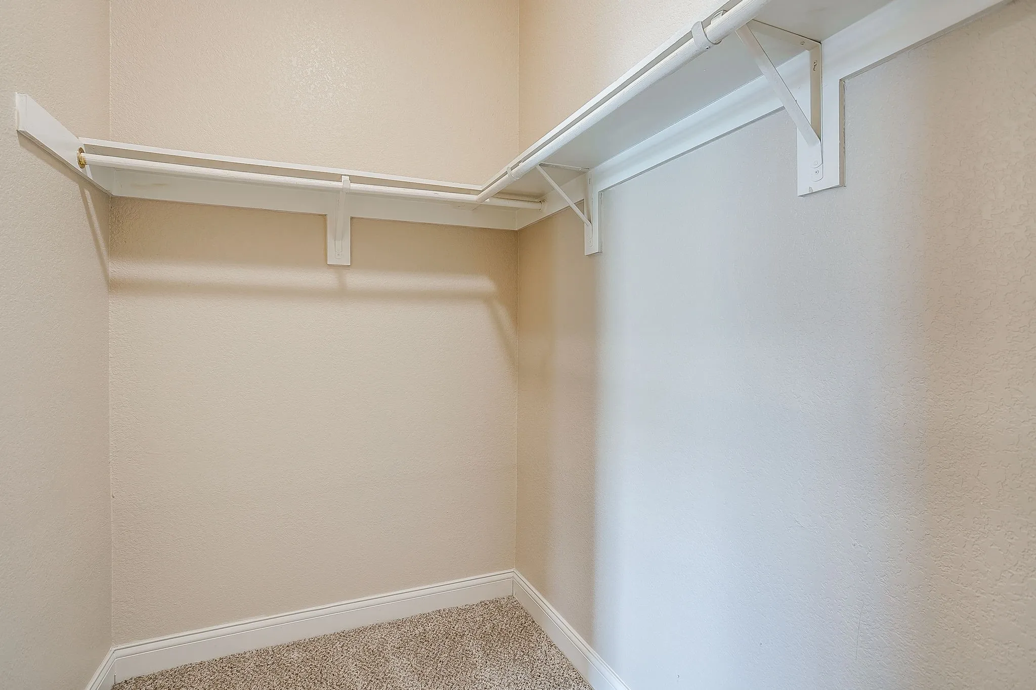 Apartment For Rent in Johnson County , 301 County Road 207 1204, Alvarado, Texas 76009, 1 Bedroom, 1 Bathroom, Garage spaces, 836 Sqft, built in 2015, mls#21331529, Real Estate Agent in Alvarado, Homes For Rent in Johnson county, Homes For Rent in Alvarado, Realtor in Alvarado Texas, Real Estate Brokerage Independent Realty Texas, Luminita Cordes Realtor