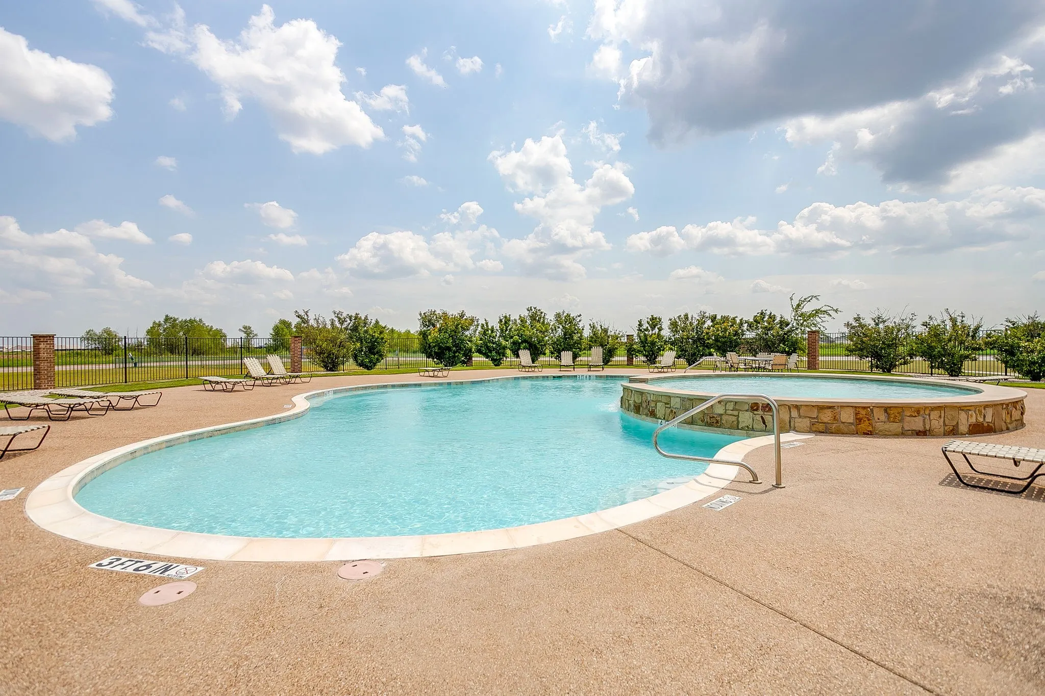 Apartment For Rent in Johnson County , 301 County Road 207 1204, Alvarado, Texas 76009, 1 Bedroom, 1 Bathroom, Garage spaces, 836 Sqft, built in 2015, mls#21331529, Real Estate Agent in Alvarado, Homes For Rent in Johnson county, Homes For Rent in Alvarado, Realtor in Alvarado Texas, Real Estate Brokerage Independent Realty Texas, Luminita Cordes Realtor