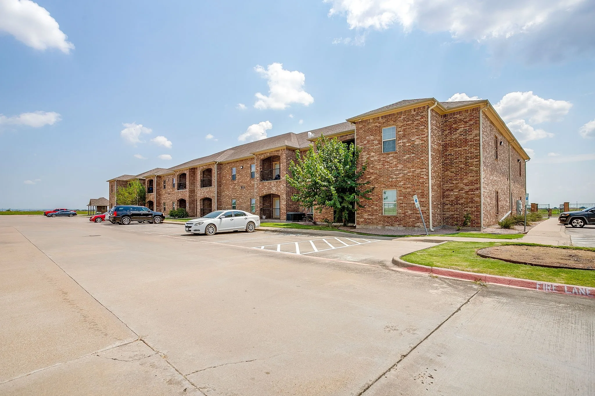 Apartment For Rent in Johnson County , 301 County Road 207 1204, Alvarado, Texas 76009, 1 Bedroom, 1 Bathroom, Garage spaces, 836 Sqft, built in 2015, mls#21331529, Real Estate Agent in Alvarado, Homes For Rent in Johnson county, Homes For Rent in Alvarado, Realtor in Alvarado Texas, Real Estate Brokerage Independent Realty Texas, Luminita Cordes Realtor