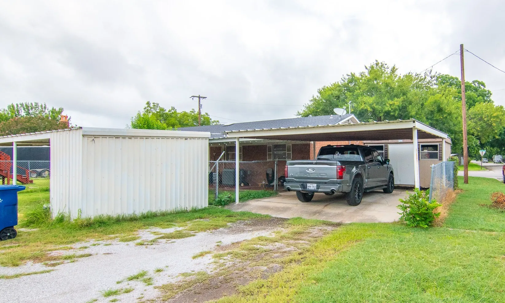 Single Family Residence For Sale in Brown County , 1909 4th Street, Brownwood, Texas 76801, 3 Bedroom, 3 Bathroom, Garage spaces, 1,767 Sqft, built in 1980, mls#21331550, Real Estate Agent in Brownwood, Homes For Sale in Brown county, Homes For Sale in Brownwood, Realtor in Brownwood Texas, Real Estate Brokerage Independent Realty Texas, Luminita Cordes Realtor