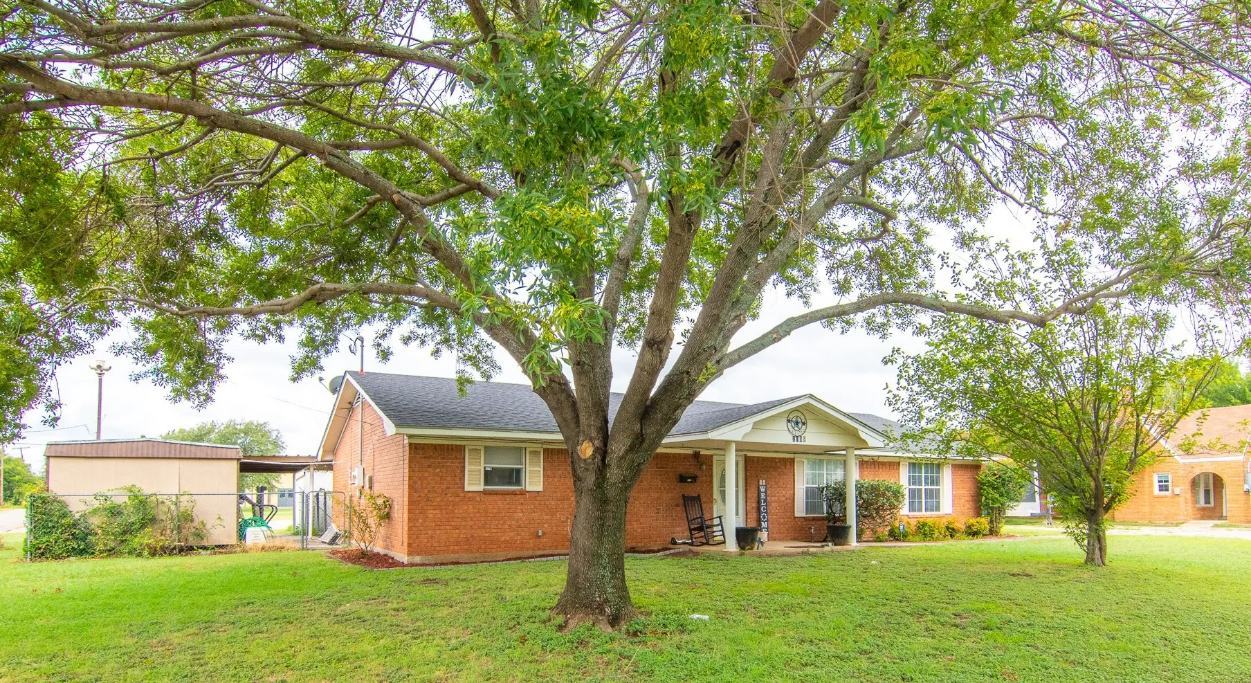 Single Family Residence For Sale in Brown County , 1909 4th Street, Brownwood, Texas 76801, 3 Bedroom, 3 Bathroom, Garage spaces, 1,767 Sqft, built in 1980, mls#21331550, Real Estate Agent in Brownwood, Homes For Sale in Brown county, Homes For Sale in Brownwood, Realtor in Brownwood Texas, Real Estate Brokerage Independent Realty Texas, Luminita Cordes Realtor